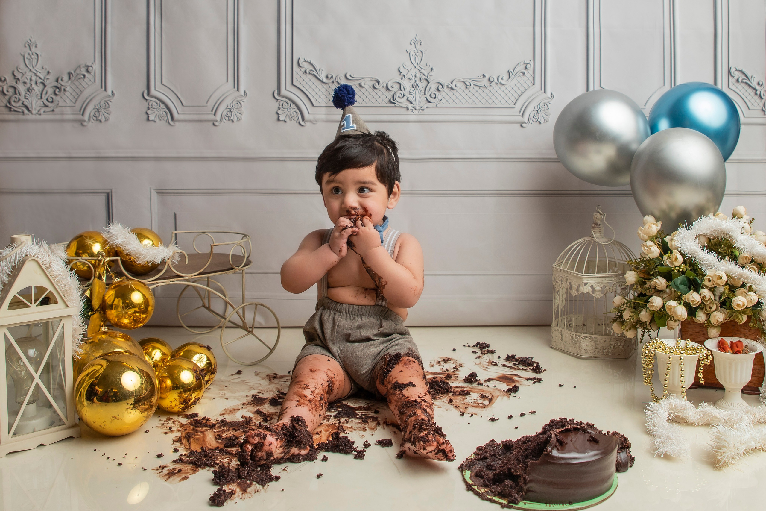 Cake Smash. Lifestyle and Family Photographer Faryal Saeed