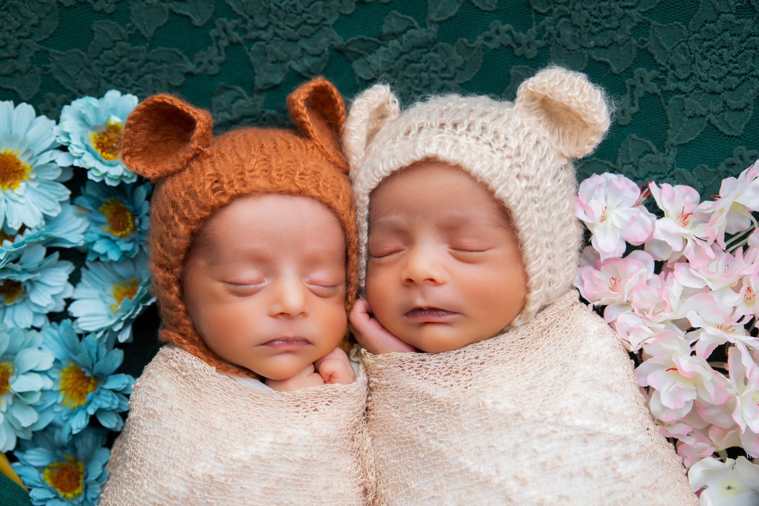 Newborns. Lifestyle and Family Photographer Faryal Saeed