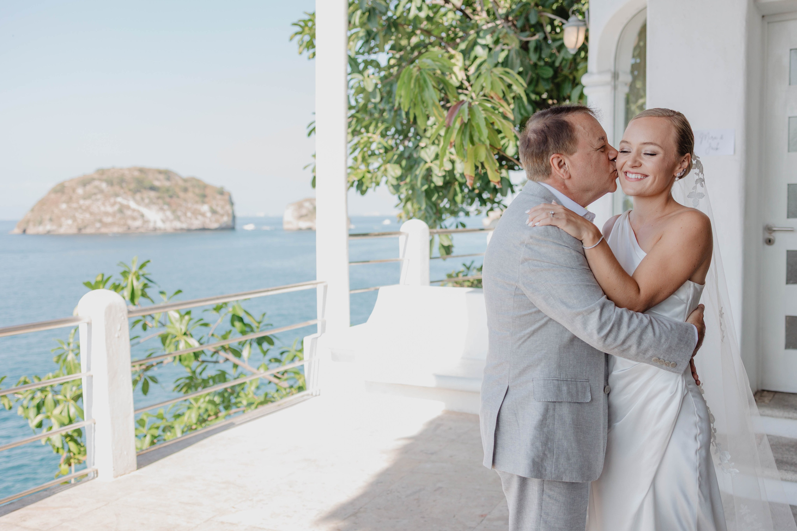 A Wedding at Casa Azul Profundo: Timeless Vows in Puerto Vallarta. Fotógrafo de Bodas en Puerto Vallarta y Riviera Nayarit | VL photo & film
