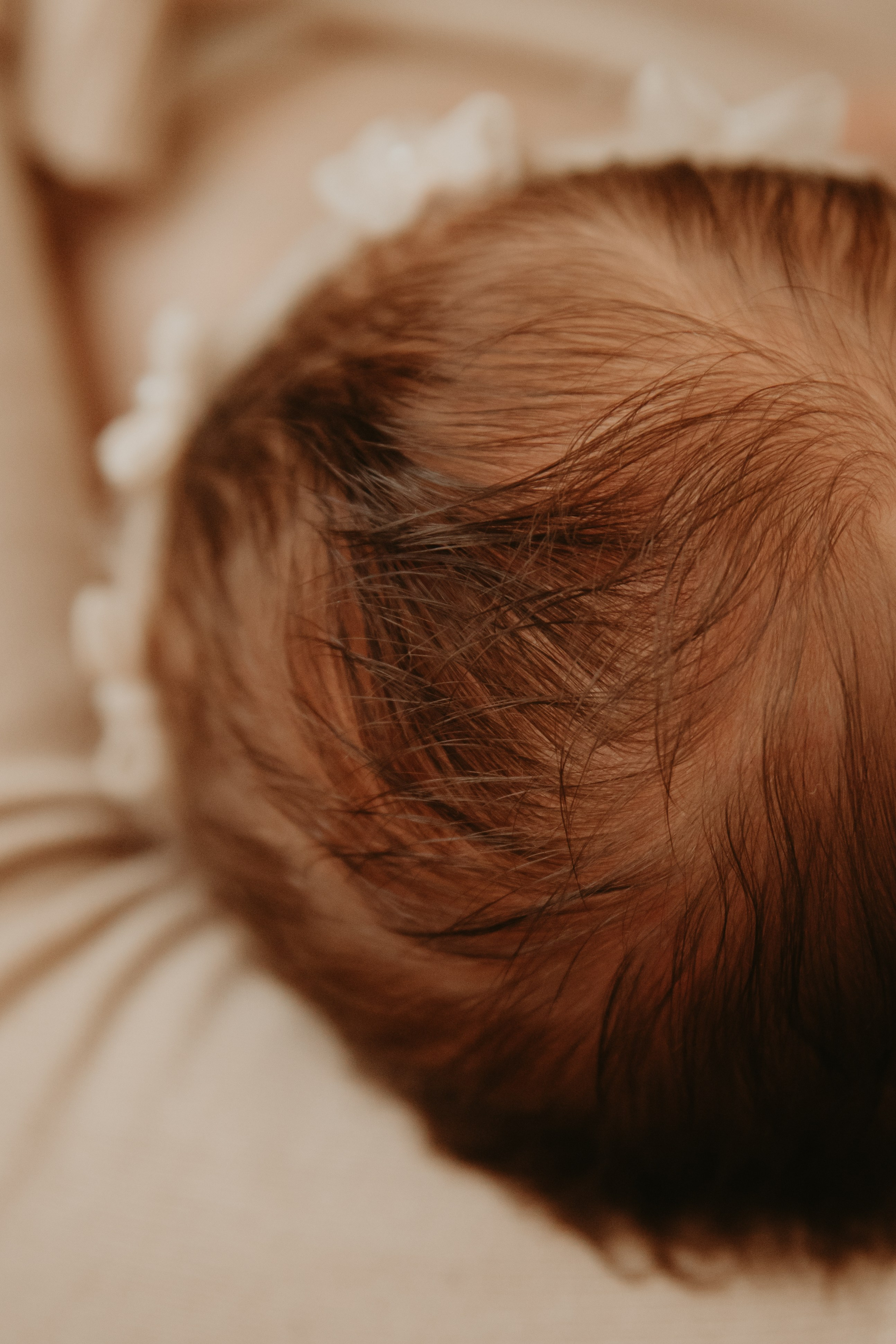 detalhe do cabelo do recém-nascido em ensaio newborn em Sorocaba