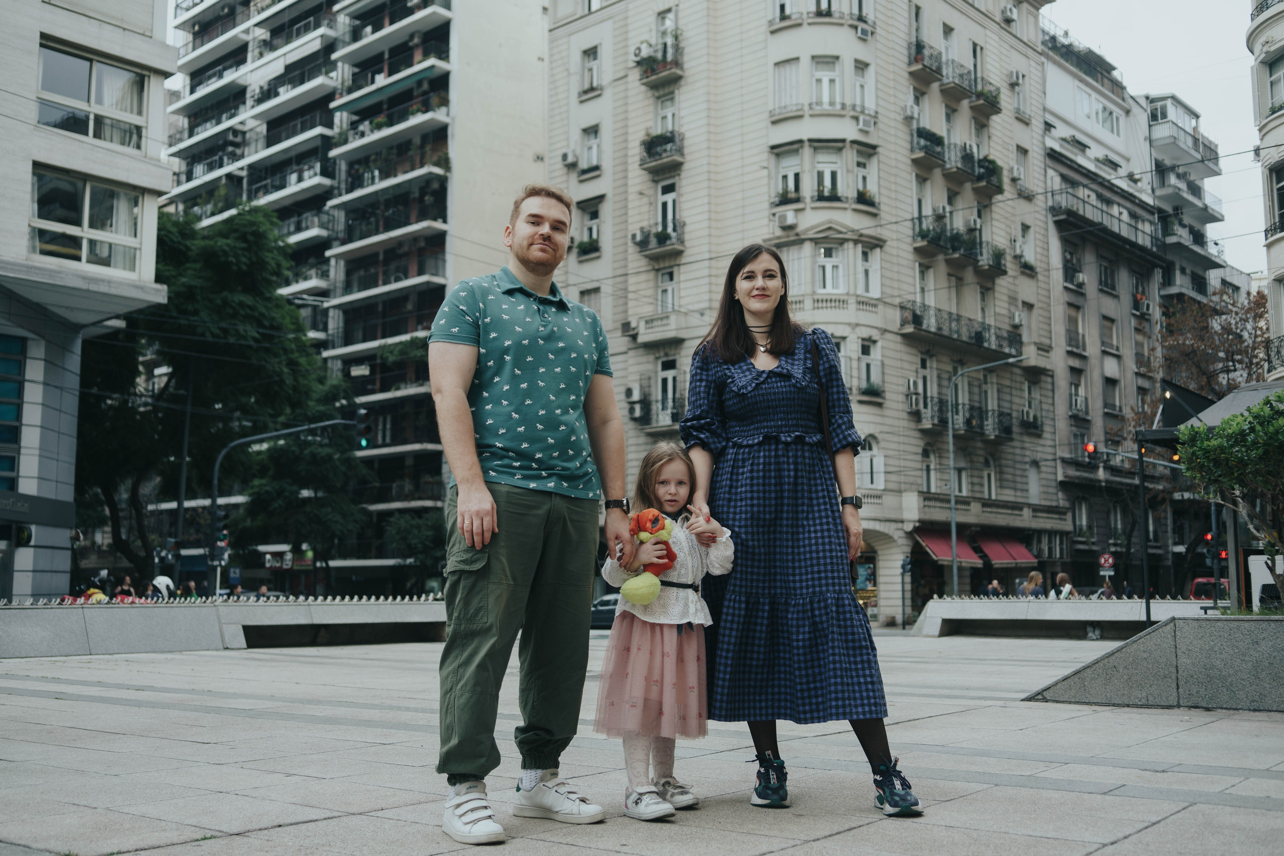 Family photo shoot. Buenos Aires. Photographer @elmirkami in the city of Buenos Aires