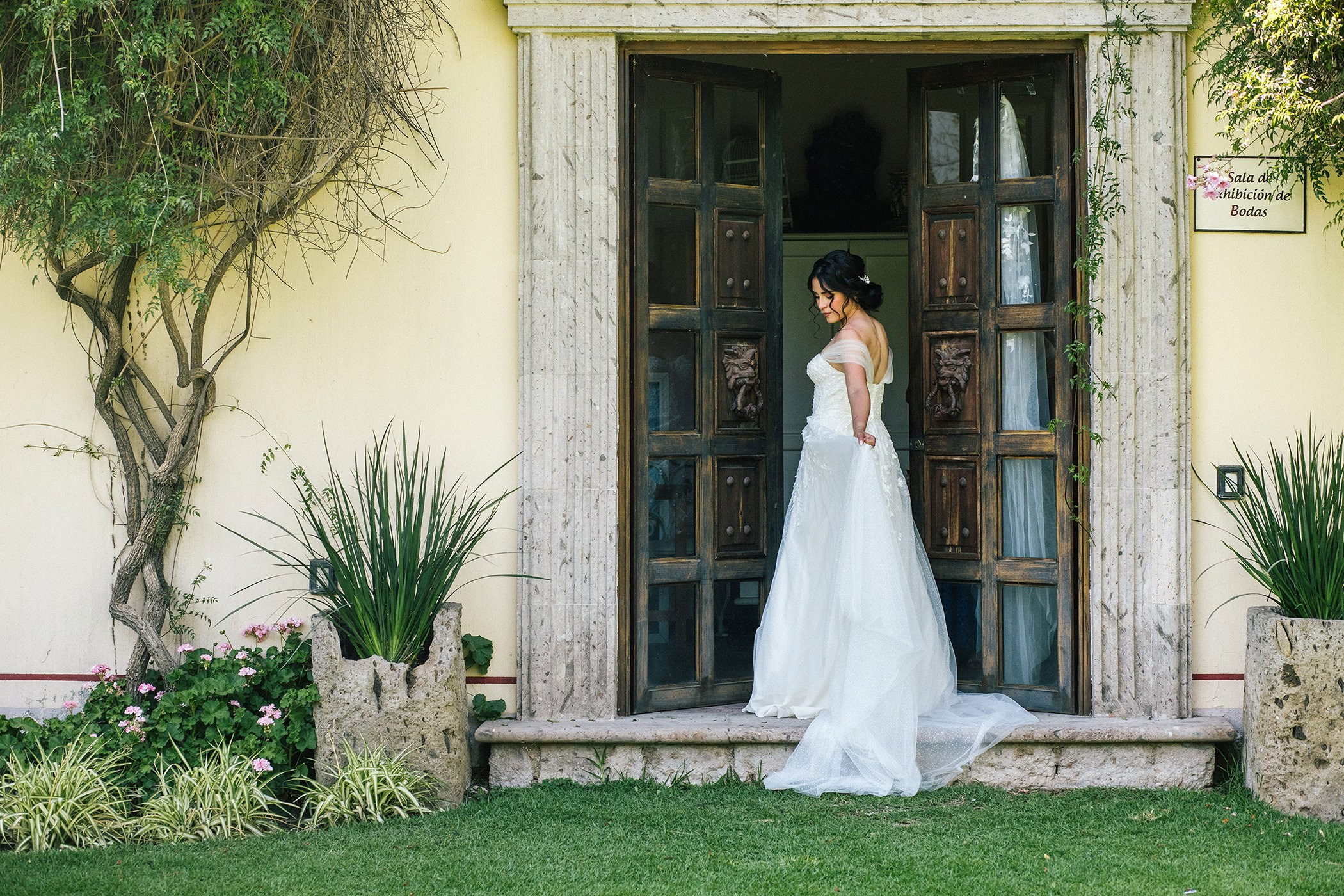 Formal. Wedding Photographer Ruth Preciado
