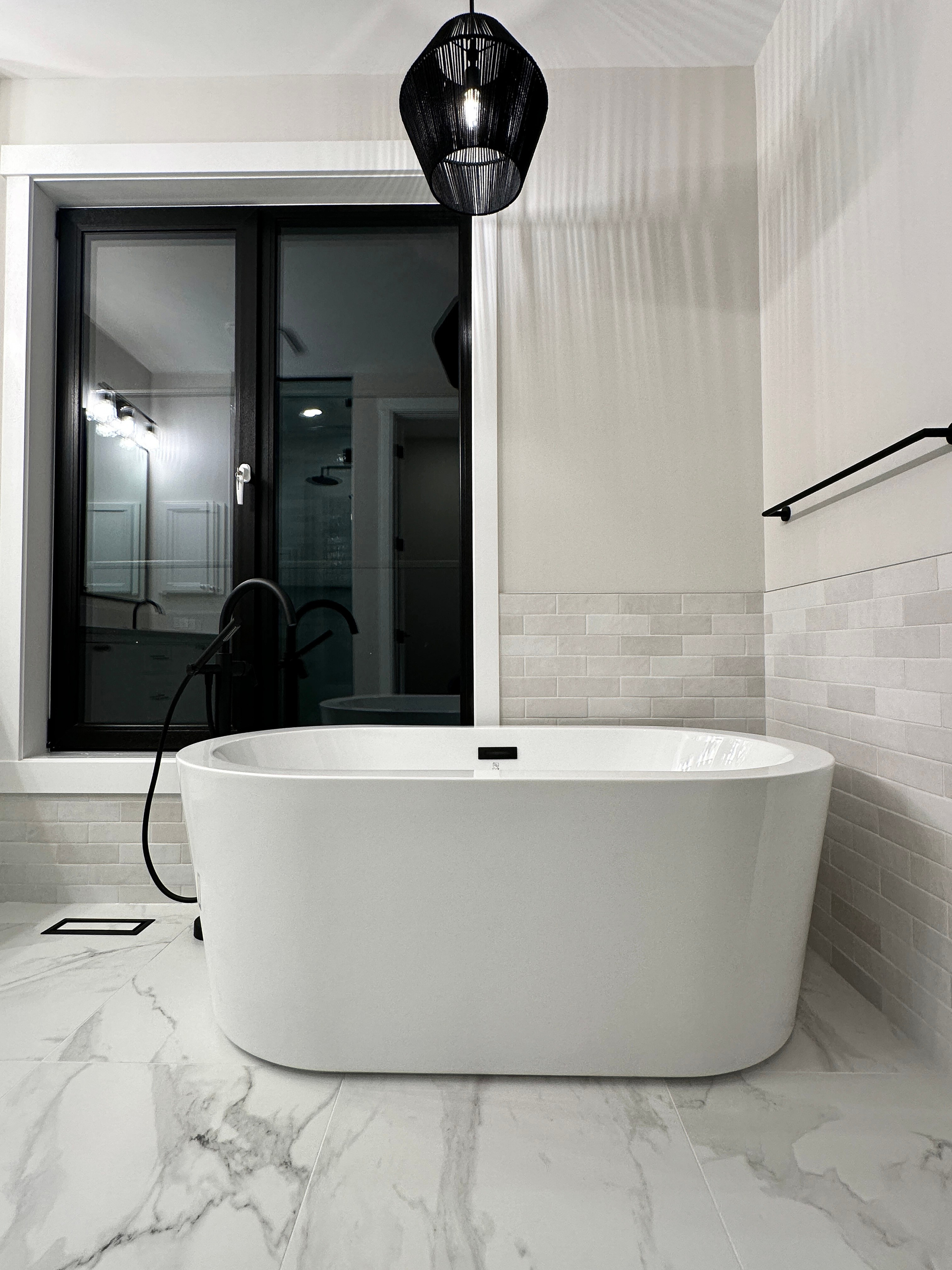 Bathrooms & Showers. Moroz Building Solutions LTD