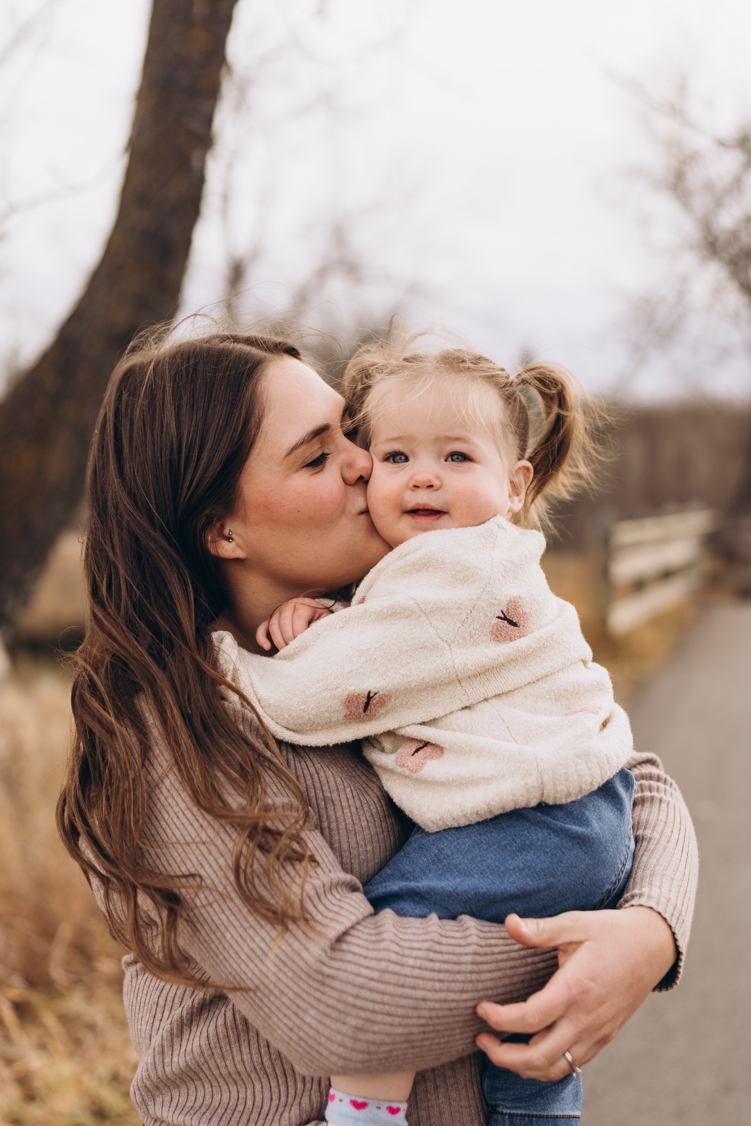 Taryn & fam. Calgary Wedding & Lifestyle Photographer — Yevhen Polishchuk