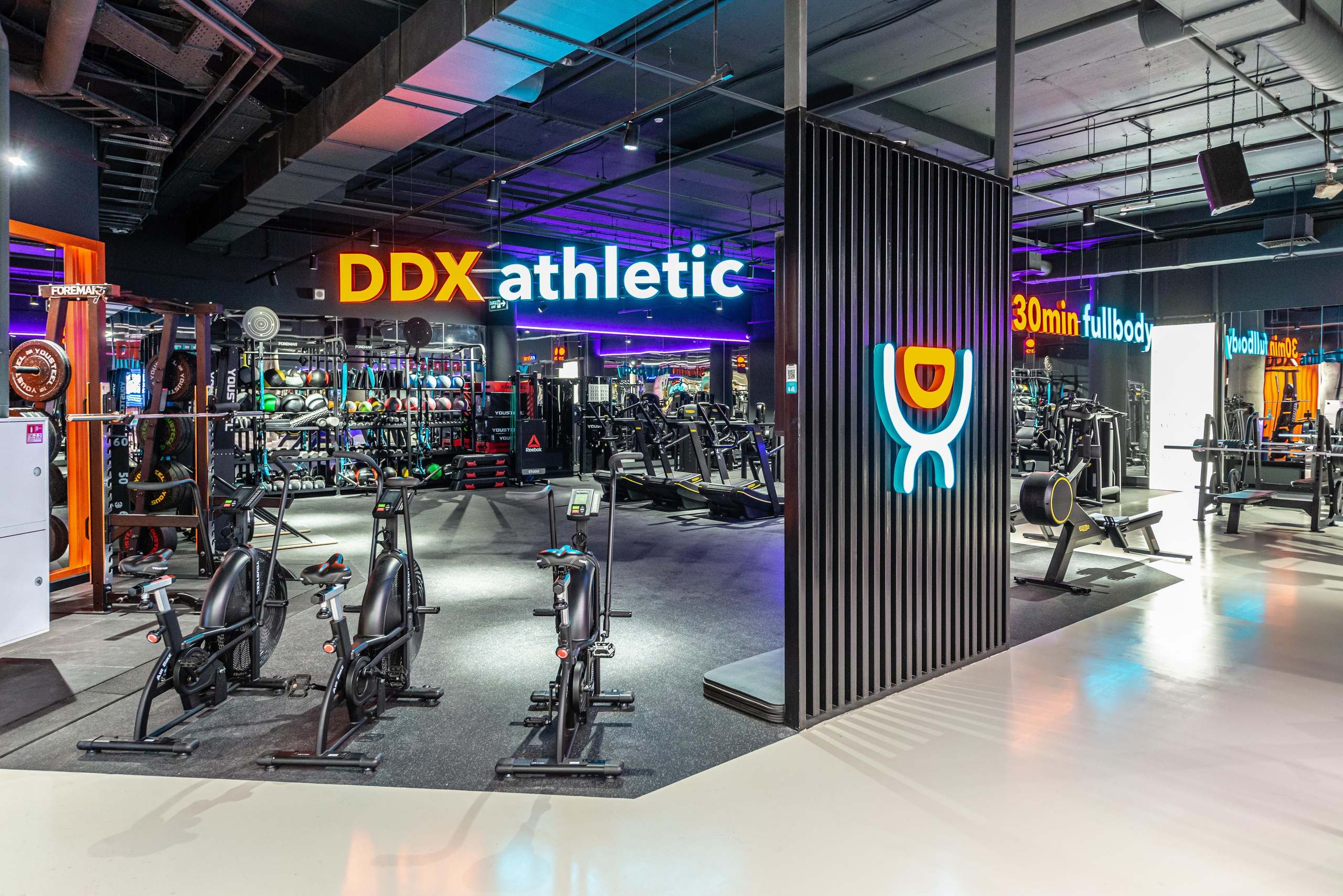 DDX Fitness в Место встречи Киргизия. PHOTOGRAPHER QUINTANA ROO