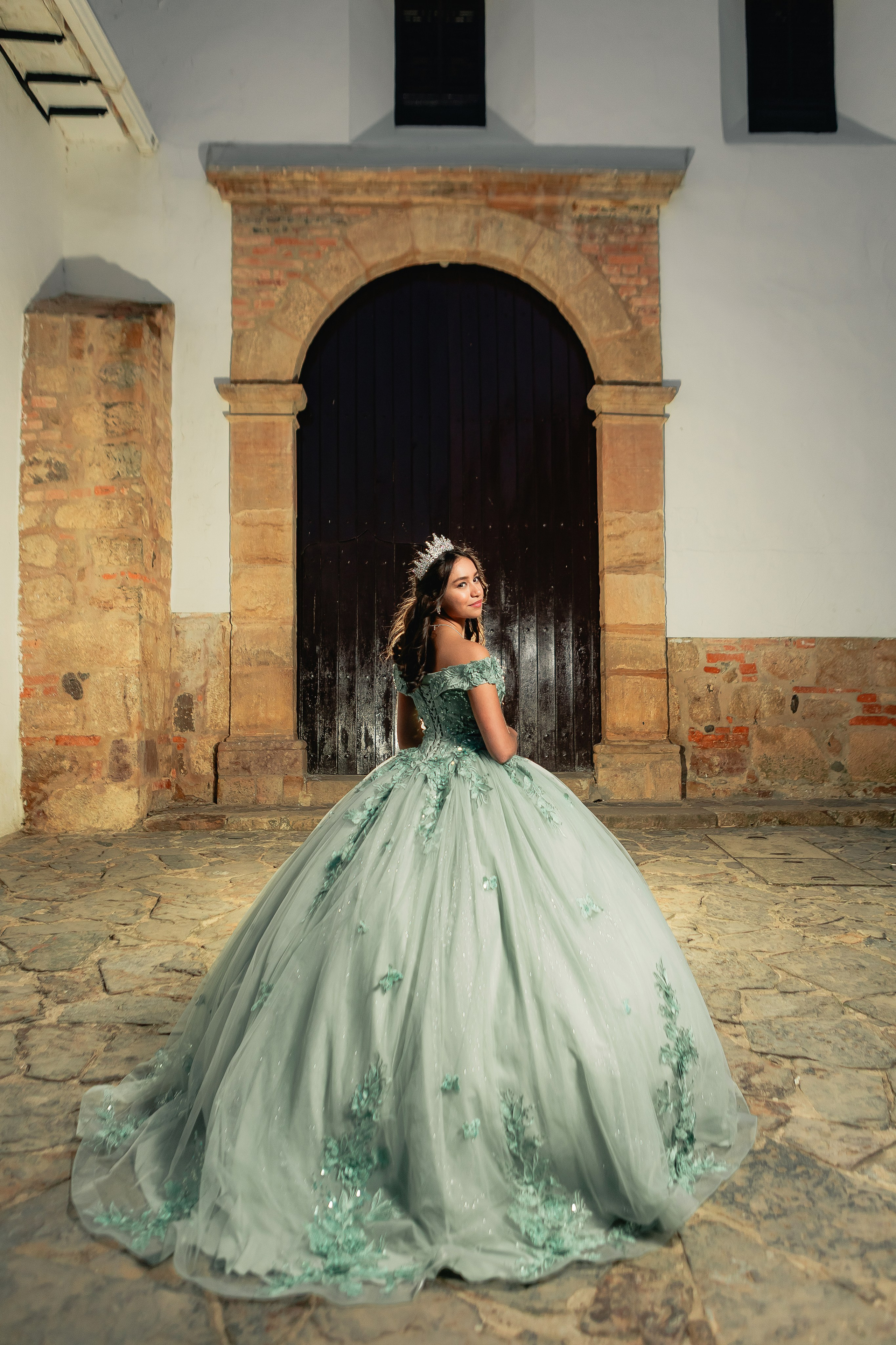 XV LAURA. FOCALMAGIC