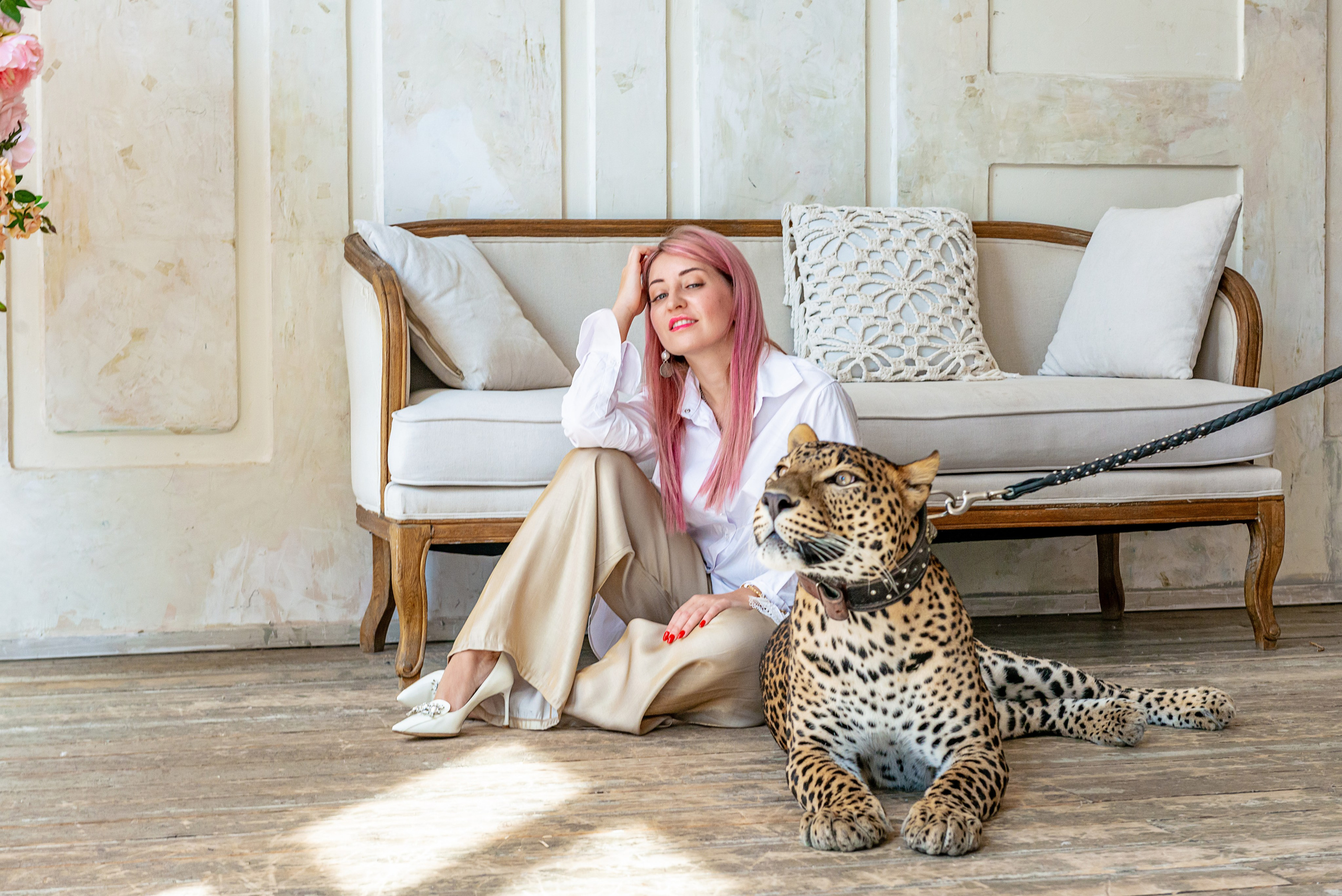 Photosession in the studio with a leopard. PHOTOGRAPHER QUINTANA ROO