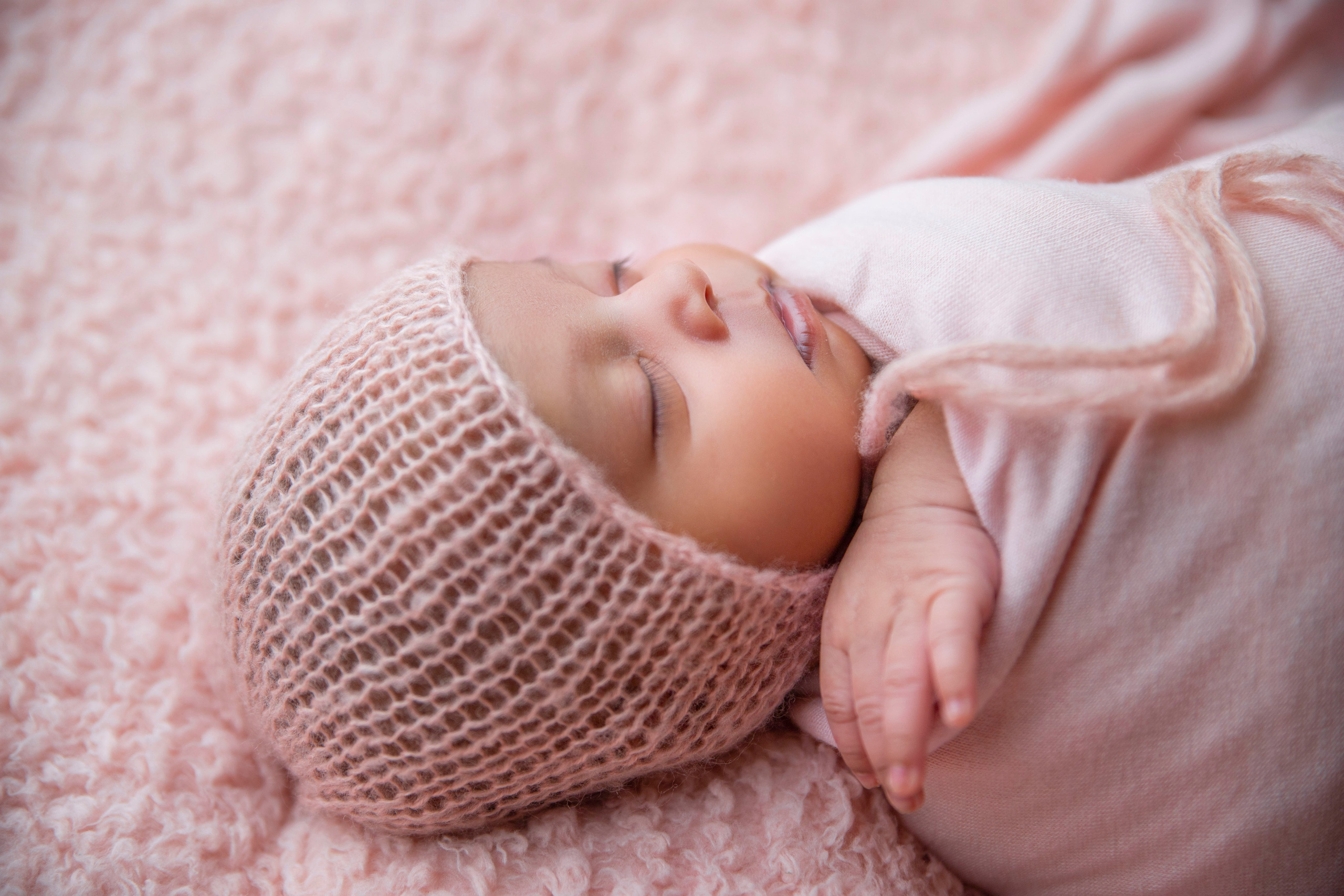 Newborns. Lifestyle and Family Photographer Faryal Saeed