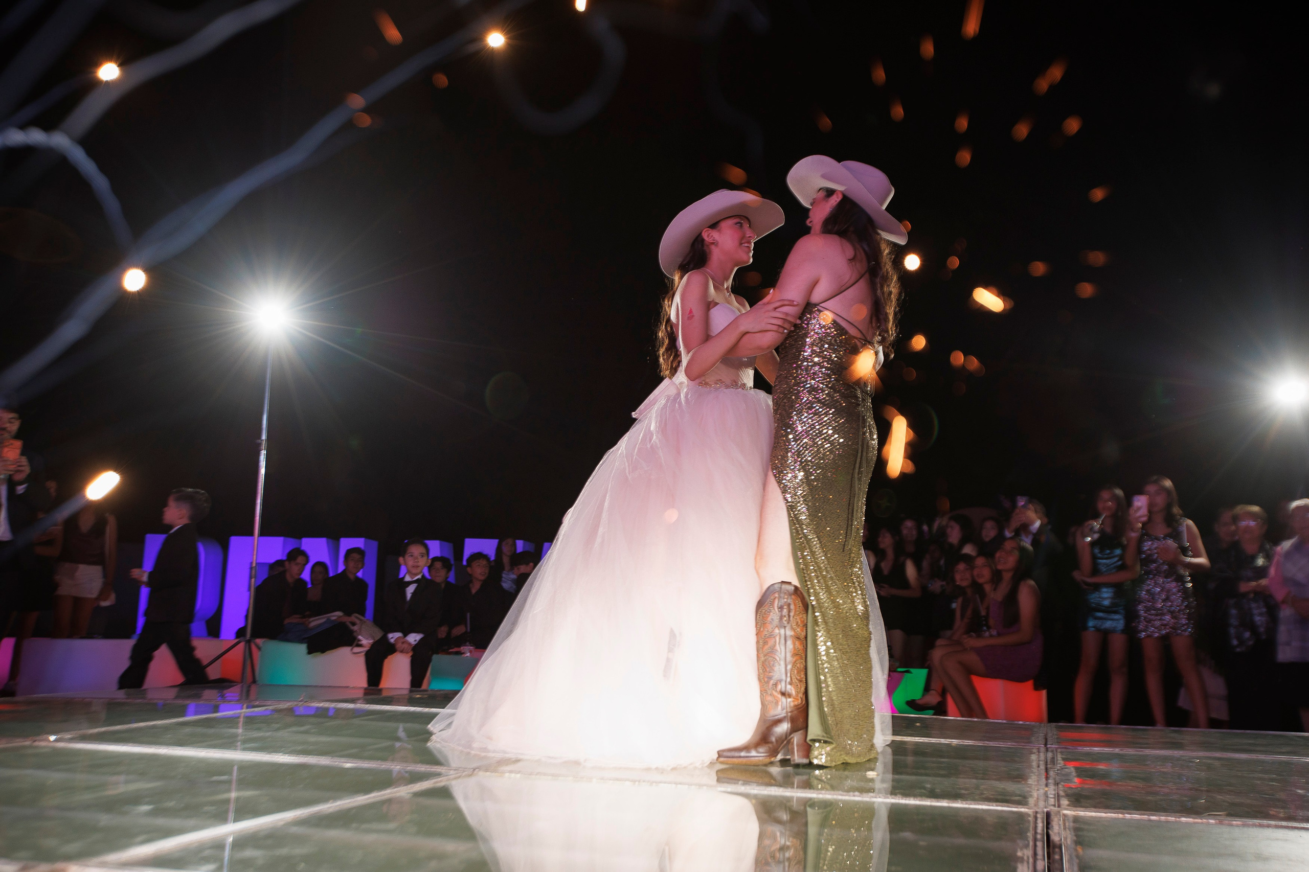 Renata XV — El comienzo de una nueva historia. Lg Fotografia