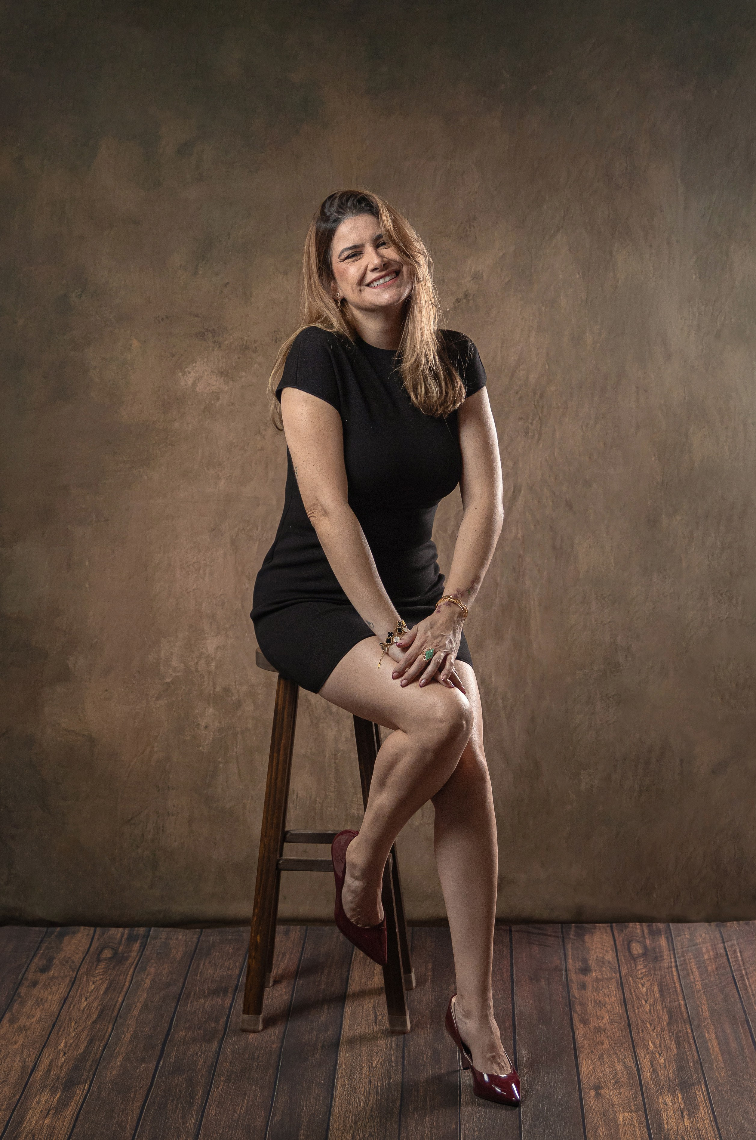 Fotografia pessoal em estúdio em São Paulo para quem deseja se enxergar de uma nova forma. Retratos femininos que valorizam autoestima, personalidade e autenticidade.