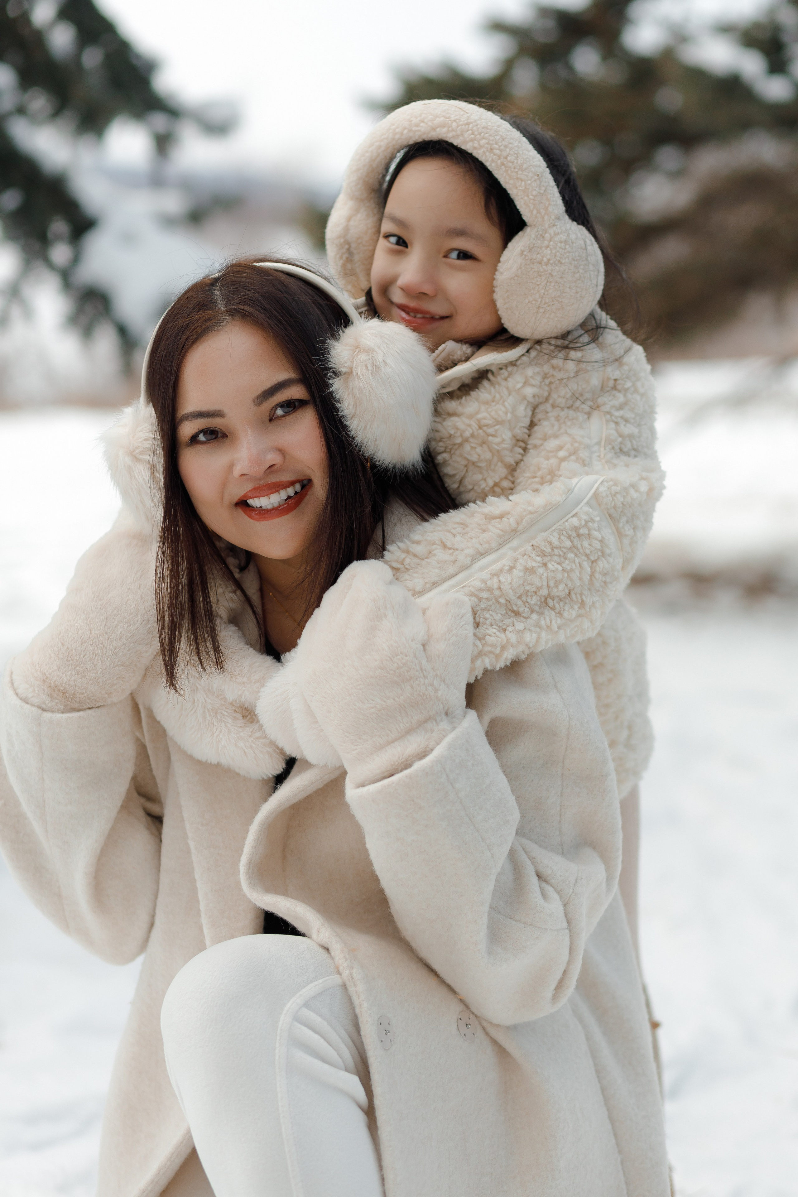 Family winter story. Photographer Elvira Hryshchenko