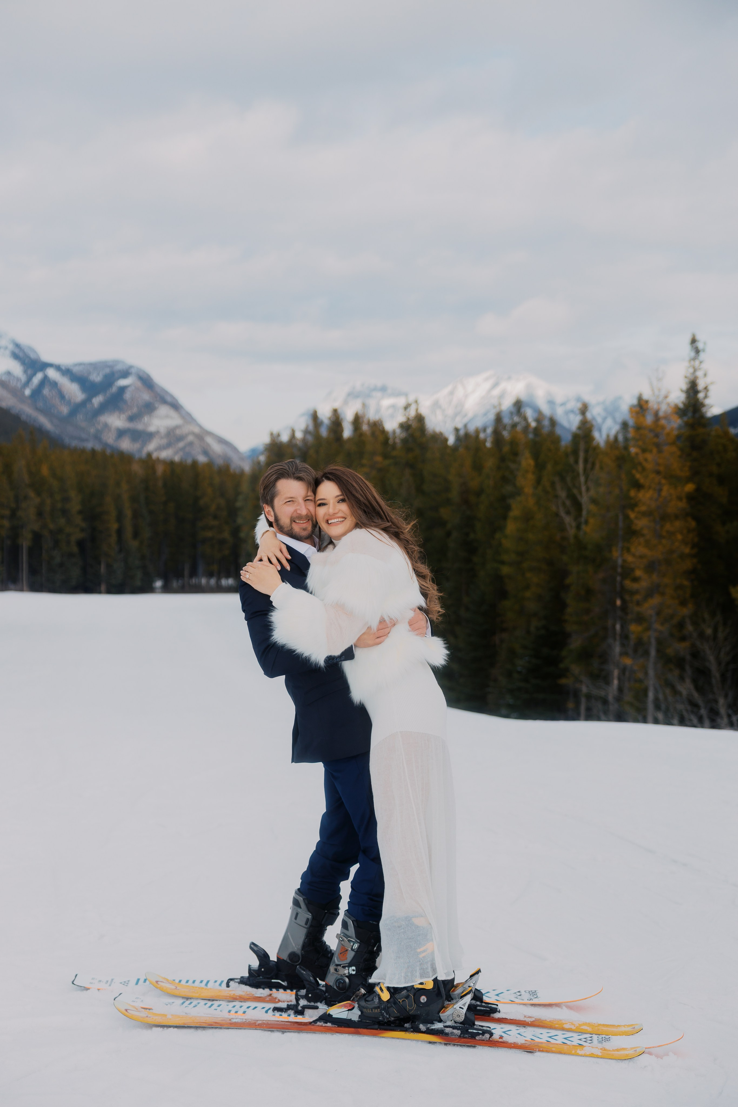 Ski engagement session. Photographer Elvira Hryshchenko