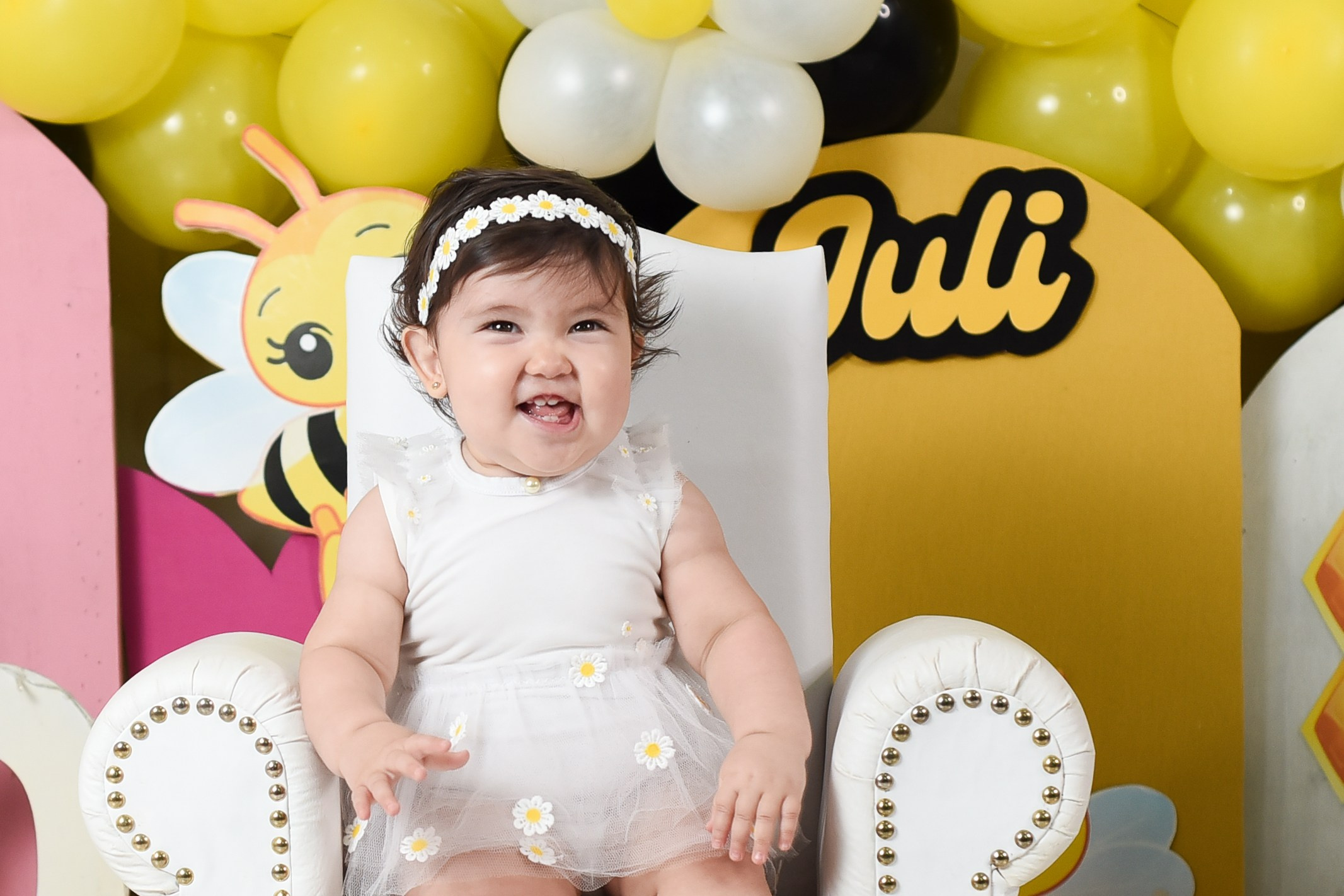 Sesión 1er añito de Juli. Temática: Abejita de Plim Plim +  Mini Sesión Navideña. Fotografo de casamiento en misiones y fotógrafo de familia  Posadas