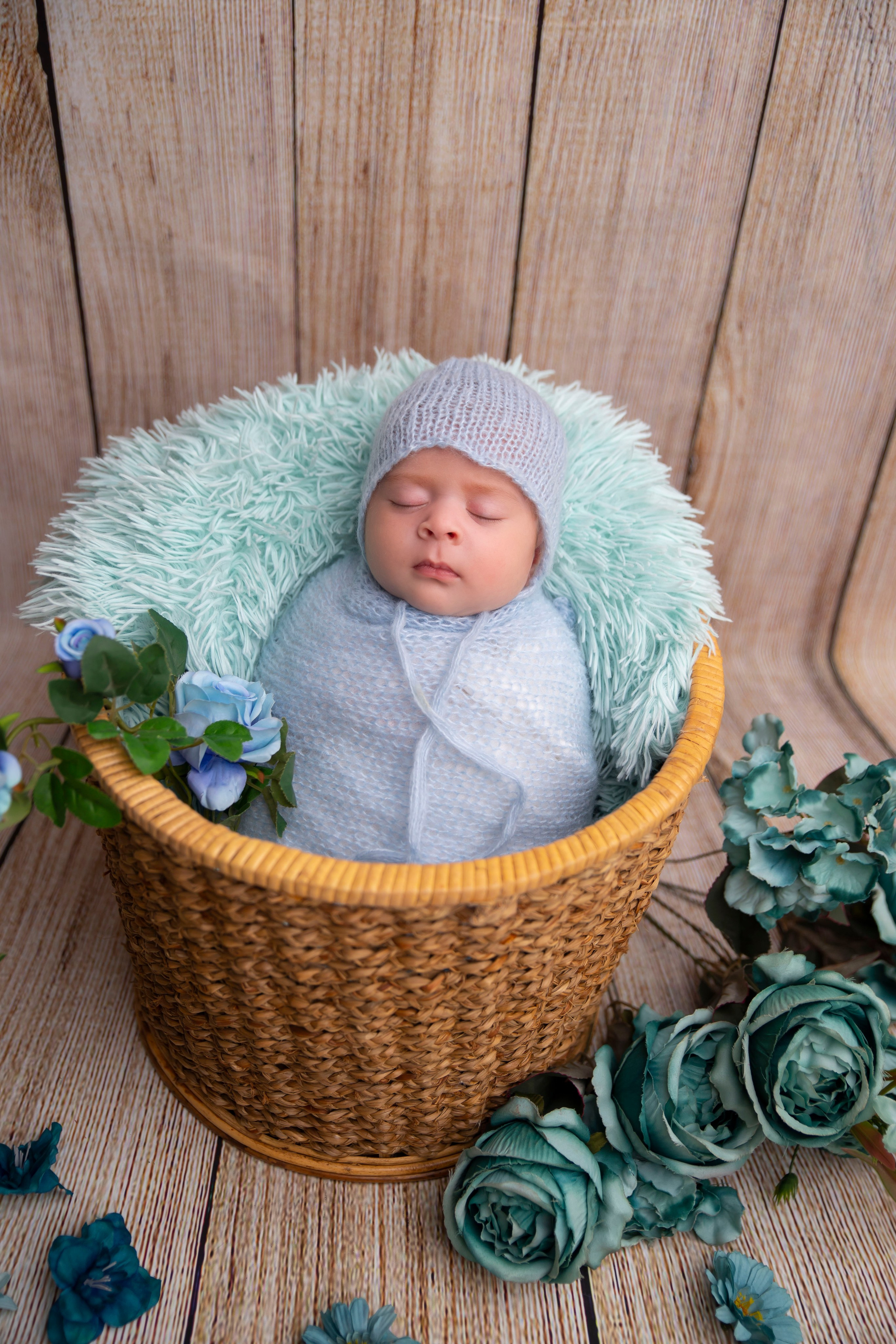 Newborns. Lifestyle and Family Photographer Faryal Saeed