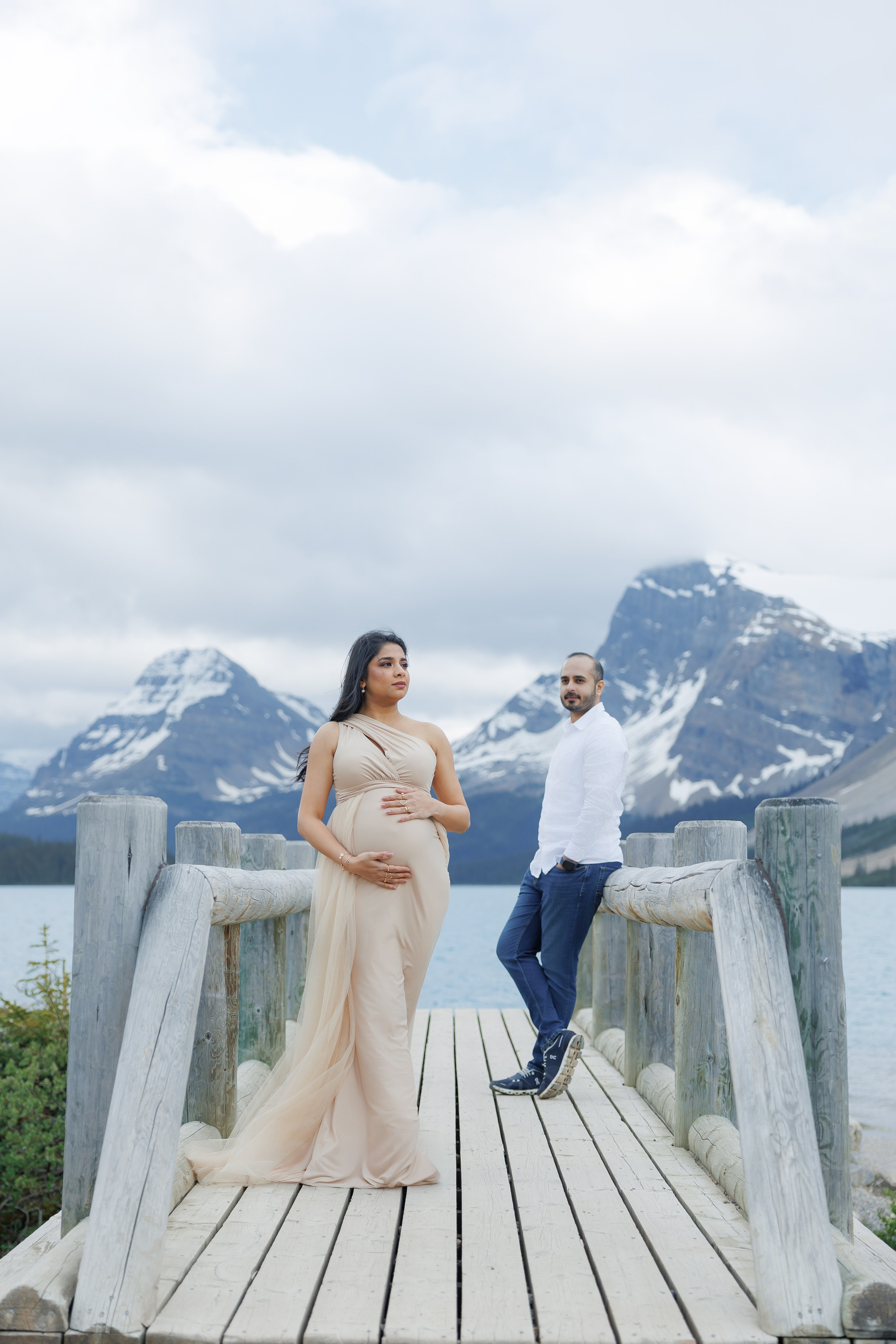 Mountain maternity shoot. Photographer Elvira Hryshchenko