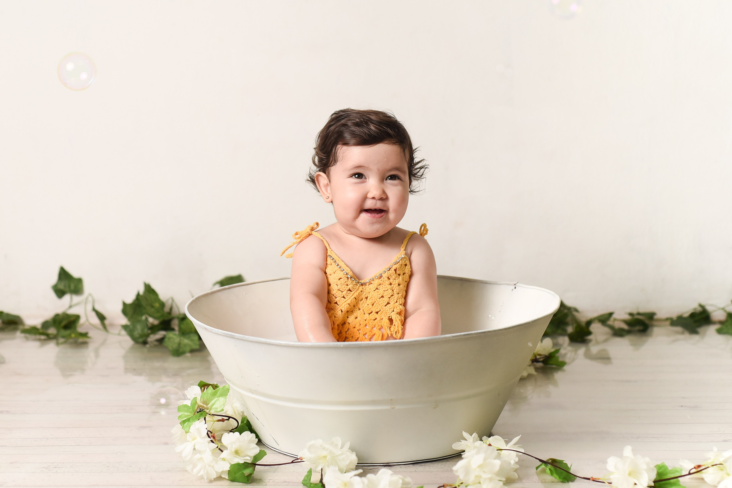 Sesión 1er añito de Juli. Temática: Abejita de Plim Plim +  Mini Sesión Navideña. Fotografo de casamiento en misiones y fotógrafo de familia  Posadas