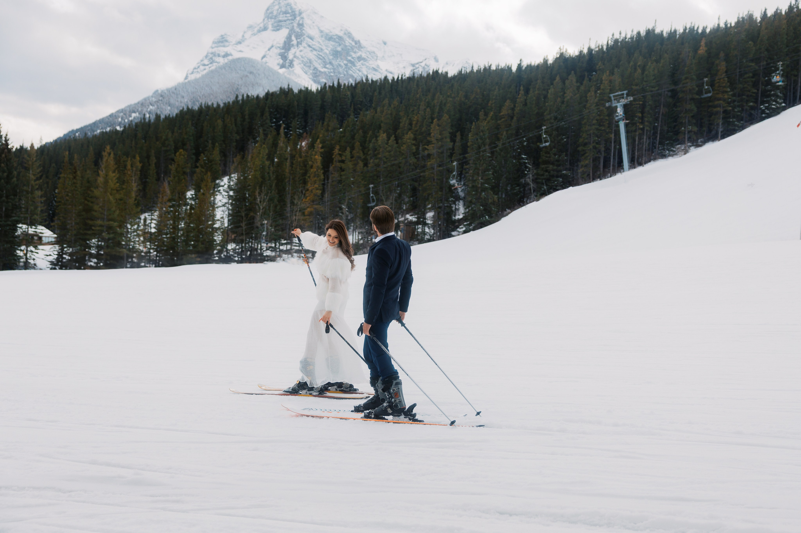 Ski engagement session. Photographer Elvira Hryshchenko