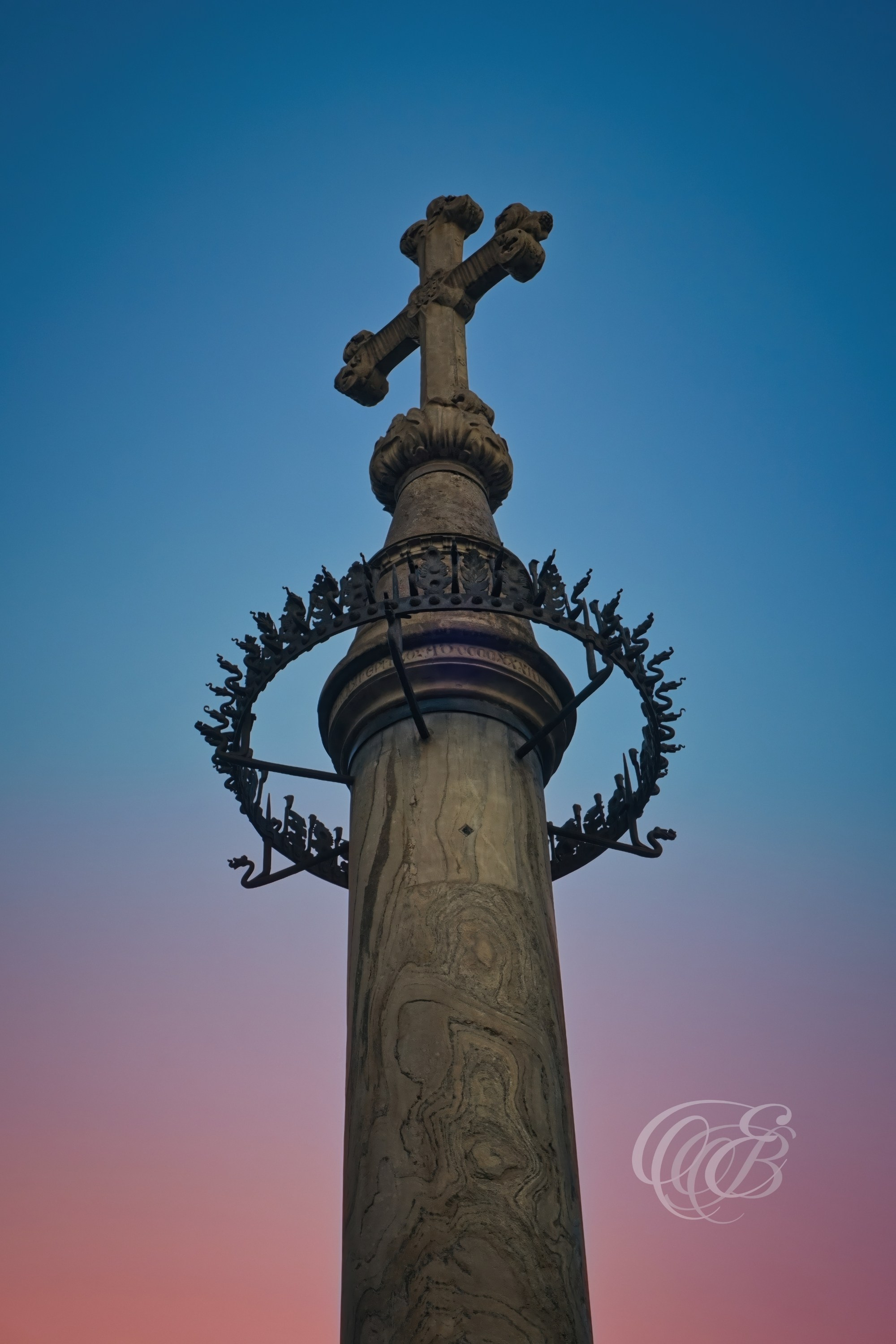 ITALY PHOTOGRAPHY — The Cross of San Giovanni — The Cross of San Giovanni standing before Florence Cathedral, reflecting the city's religious and artistic heritage in the historic center of Florence, Italy — Eduardo Bartoli Photography.