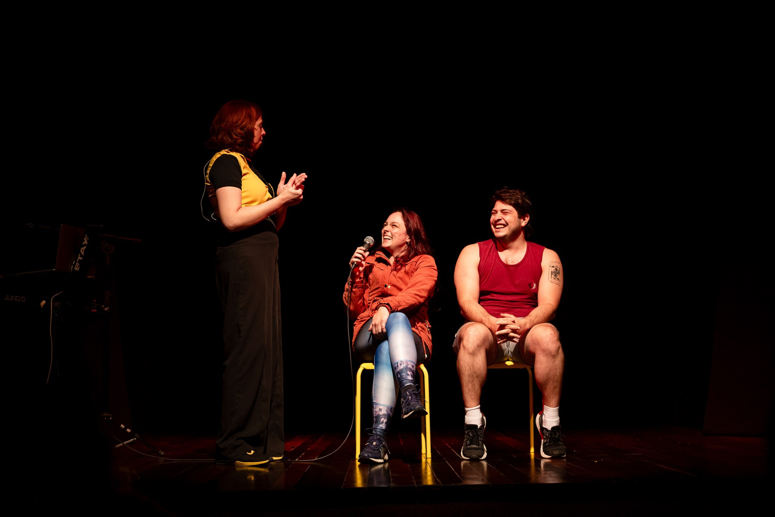 Fotografia de show dos Mequetrefes na Casa da Cultura Dide Brandão em Itajaí
