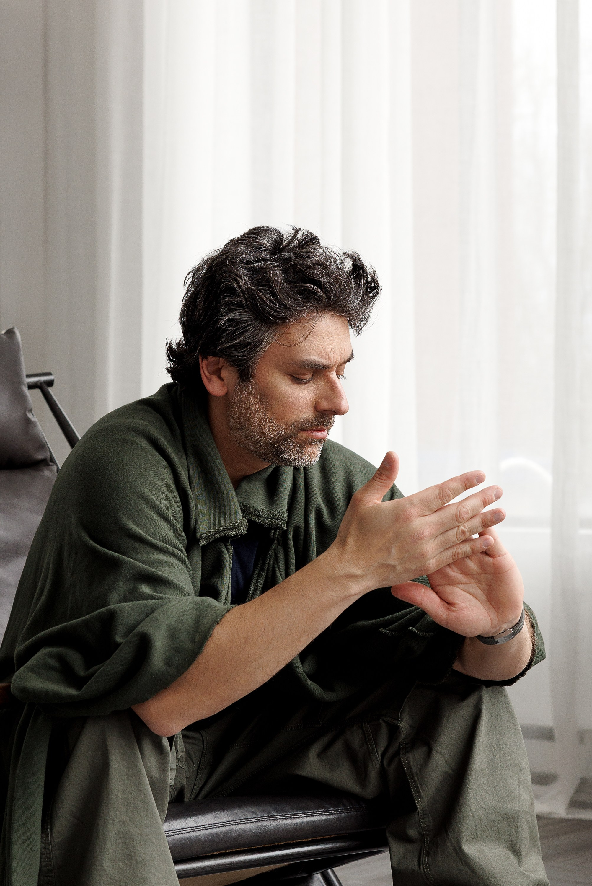 Mark Ganimé / Actor. Je suis photographe portraitiste et je réalise des portraits à toutes les étapes de votre vie! Bienvenue dans mon studio à Westmount, Qc
