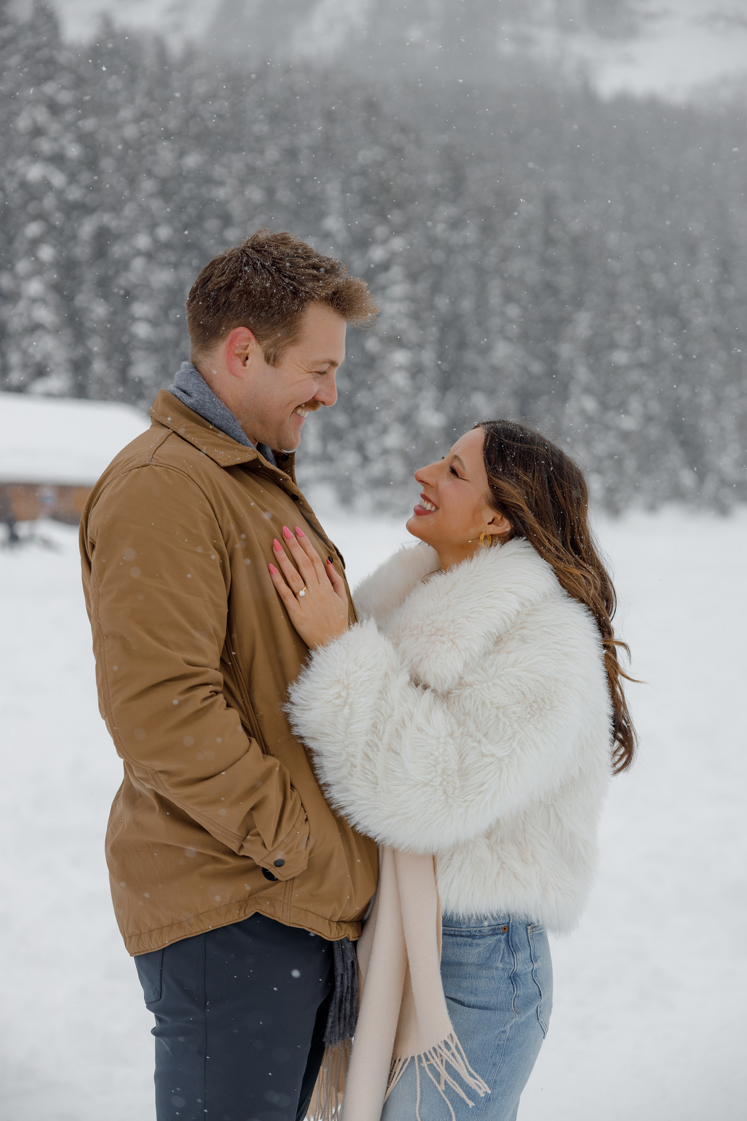 Lake Louise engagement session. Photographer Elvira Hryshchenko