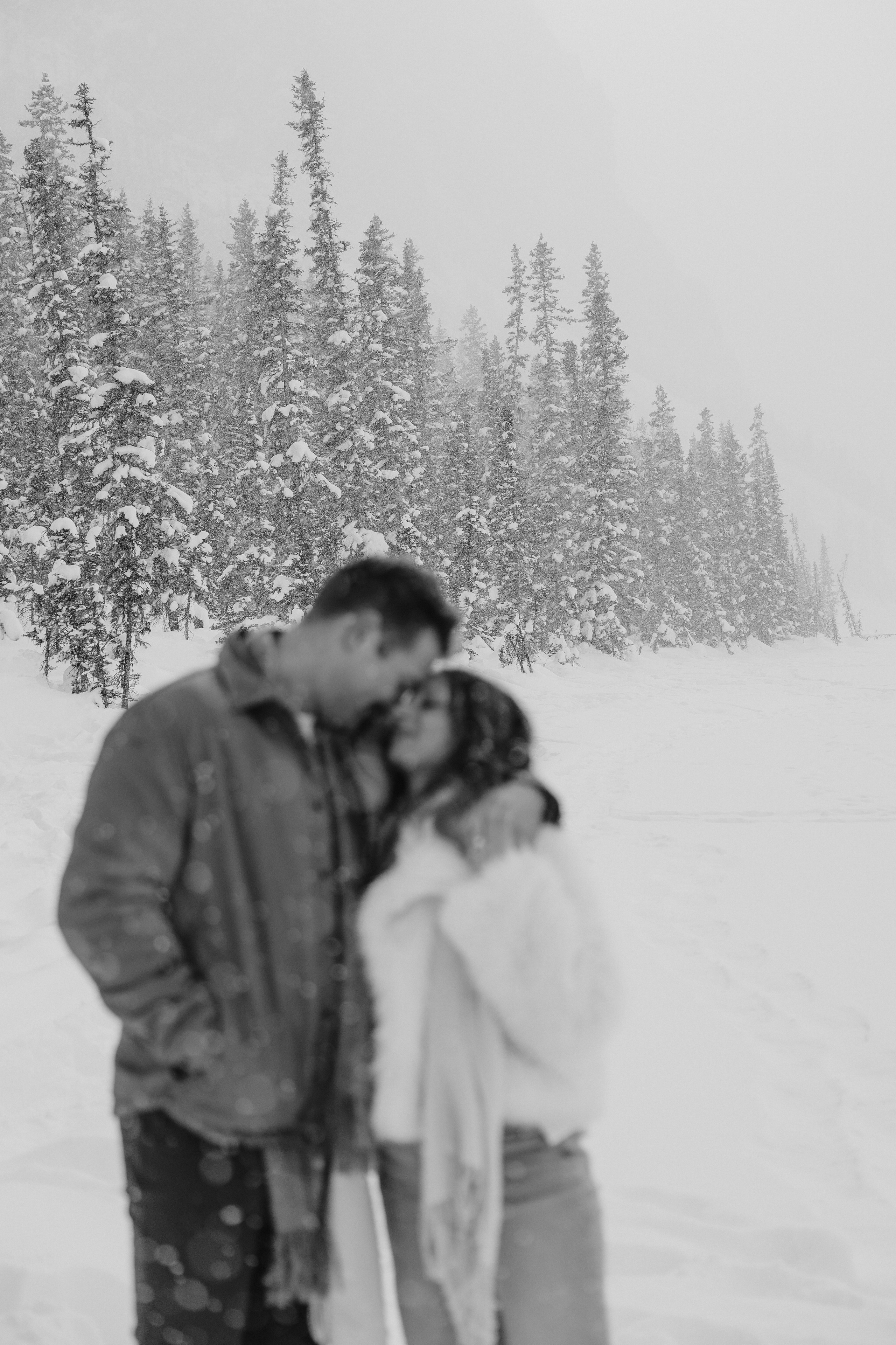 Lake Louise engagement session. Photographer Elvira Hryshchenko