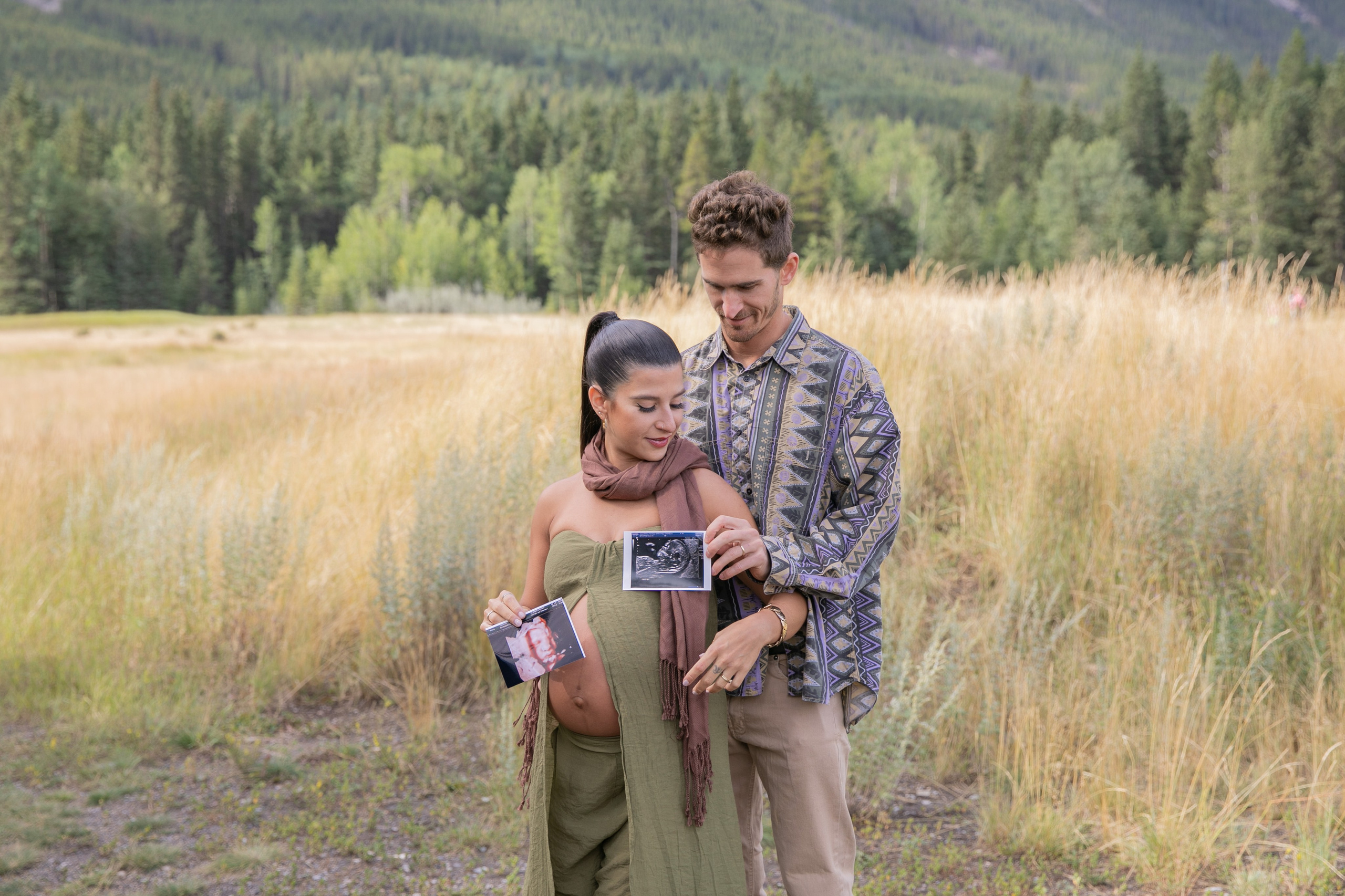 Maternity Photos — Canmore — Daniella. Fotografía accesible en Calgary