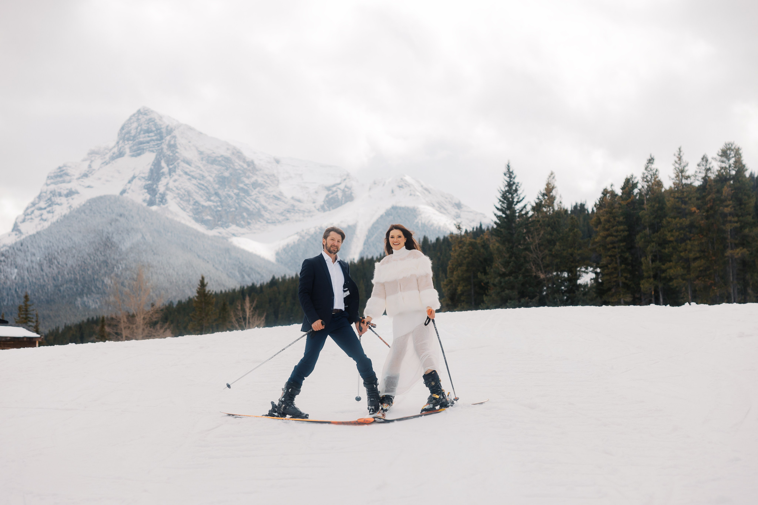 Ski engagement session. Photographer Elvira Hryshchenko