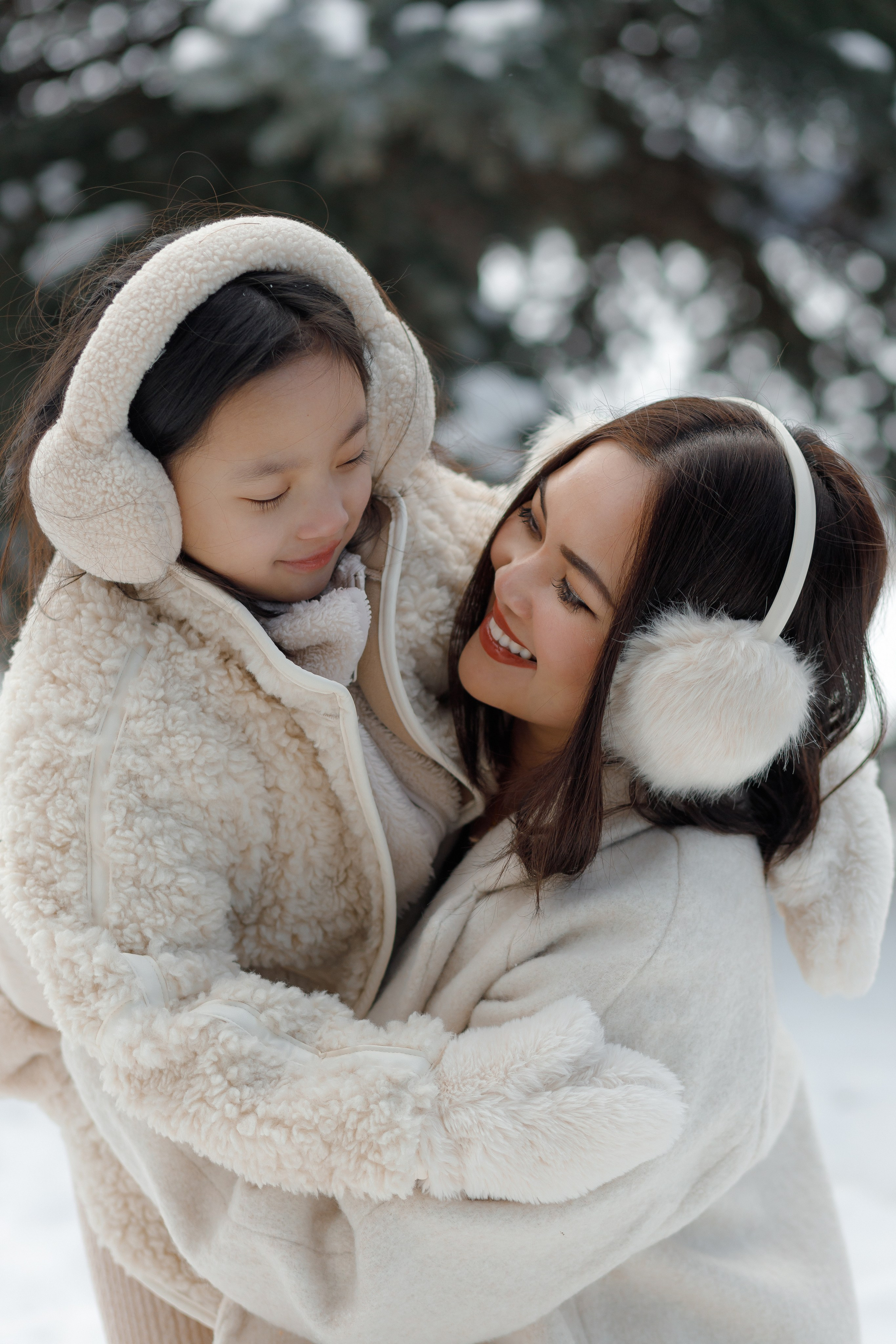 Family winter story. Photographer Elvira Hryshchenko