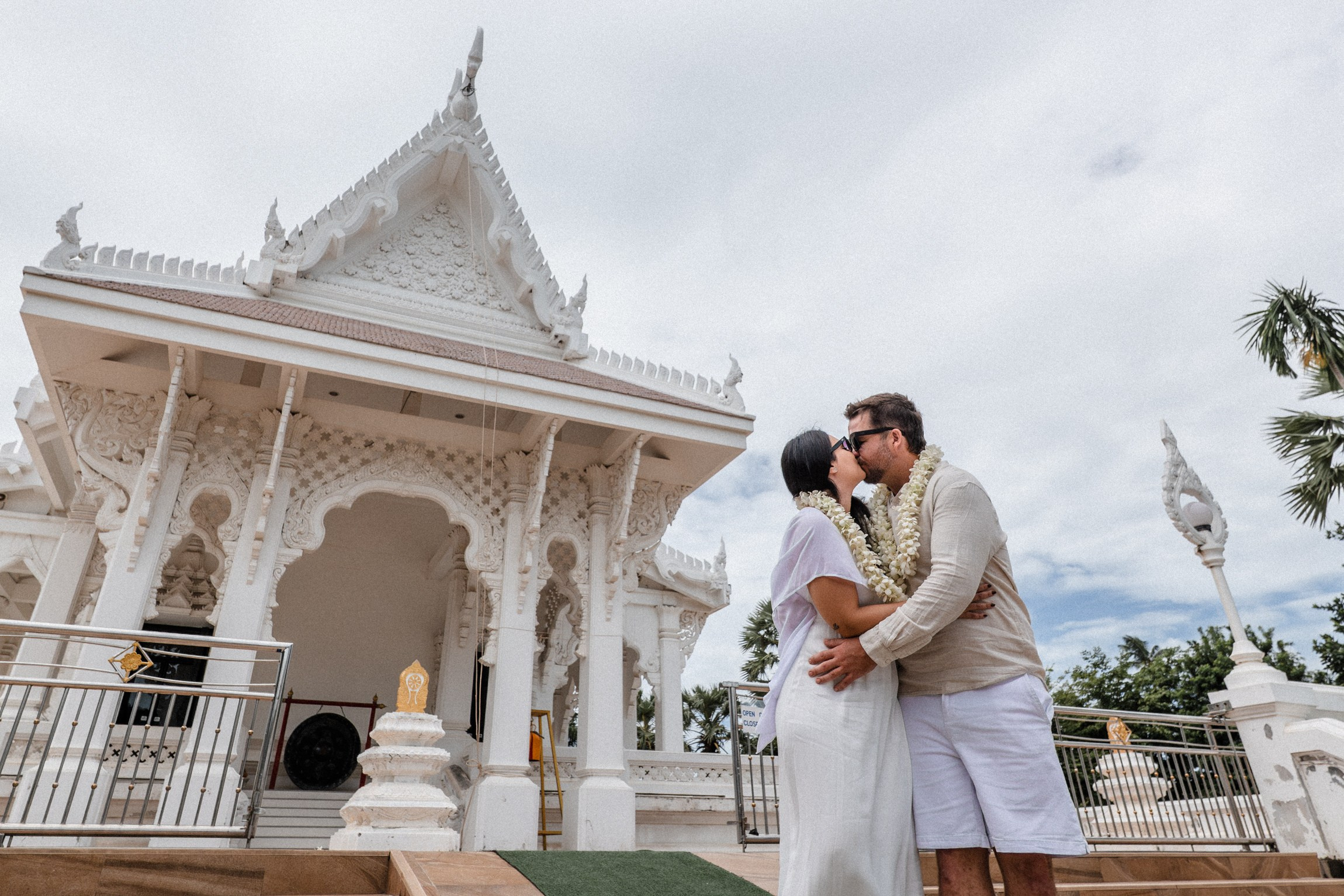 Traditional Buddhist Wedding Ceremony in Temple on Koh Samui | Wedding Planner