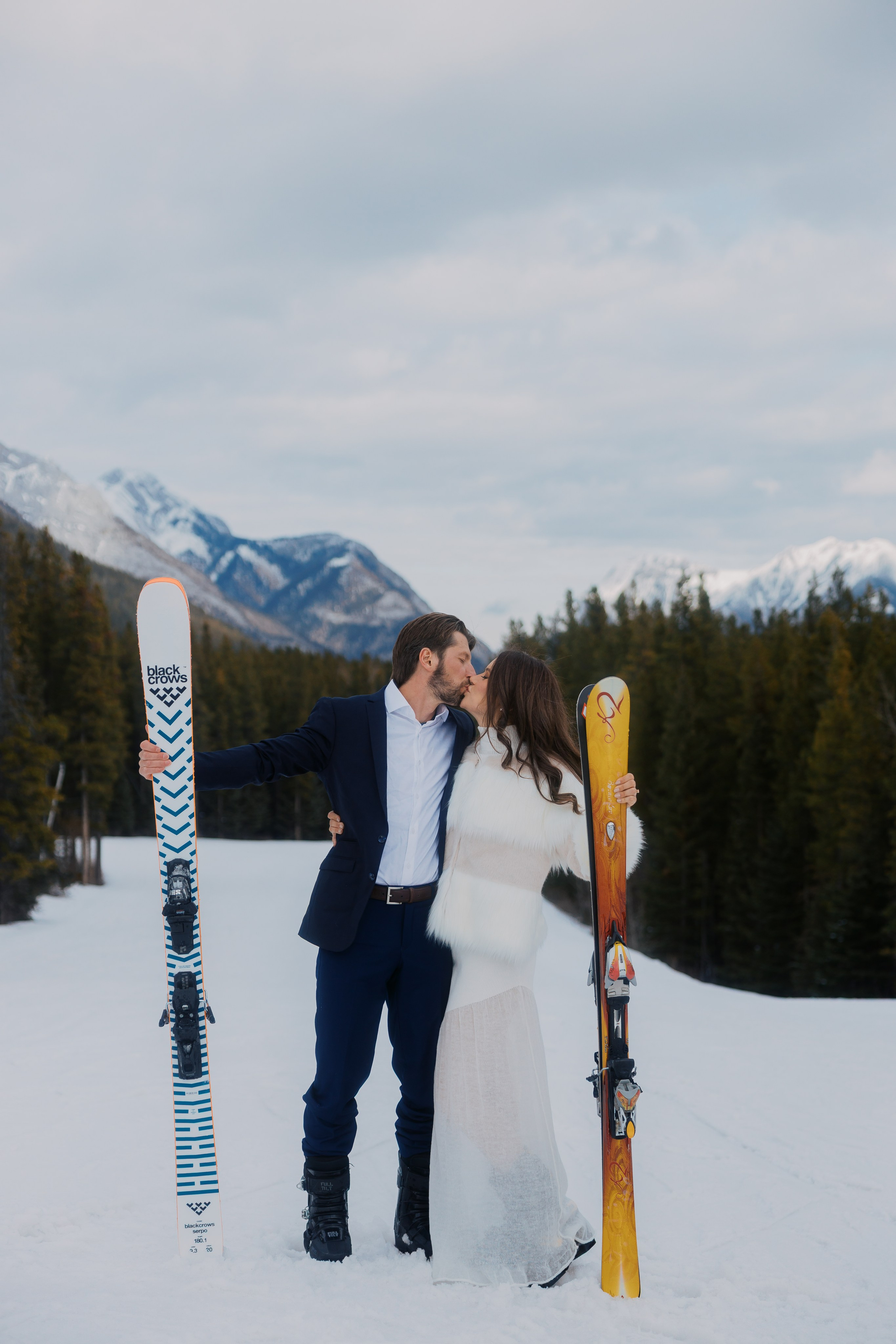 Ski engagement session. Photographer Elvira Hryshchenko