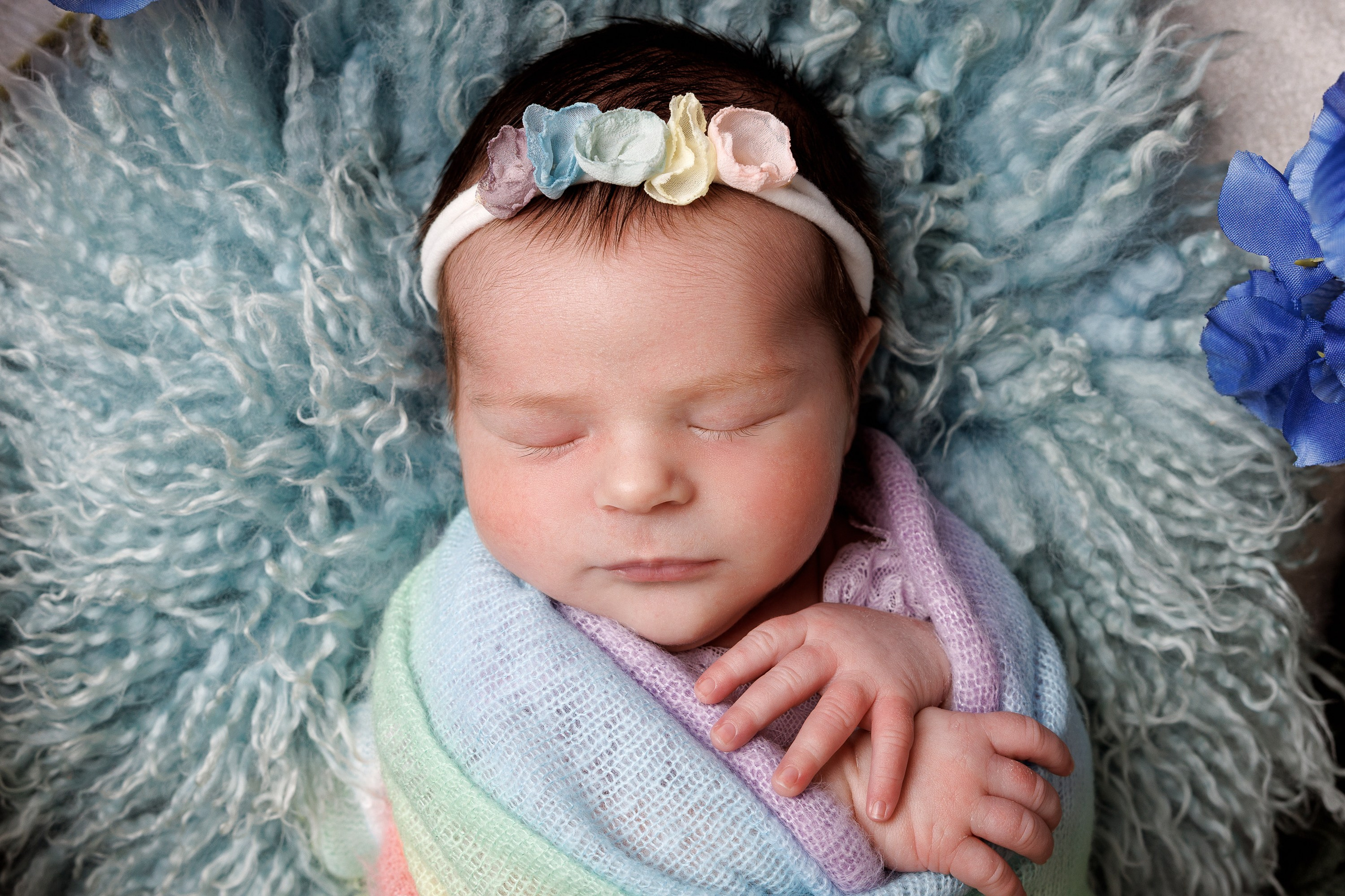 NEWBORN. Je suis photographe portraitiste et je réalise des portraits à toutes les étapes de votre vie! Bienvenue dans mon studio à Westmount, Qc