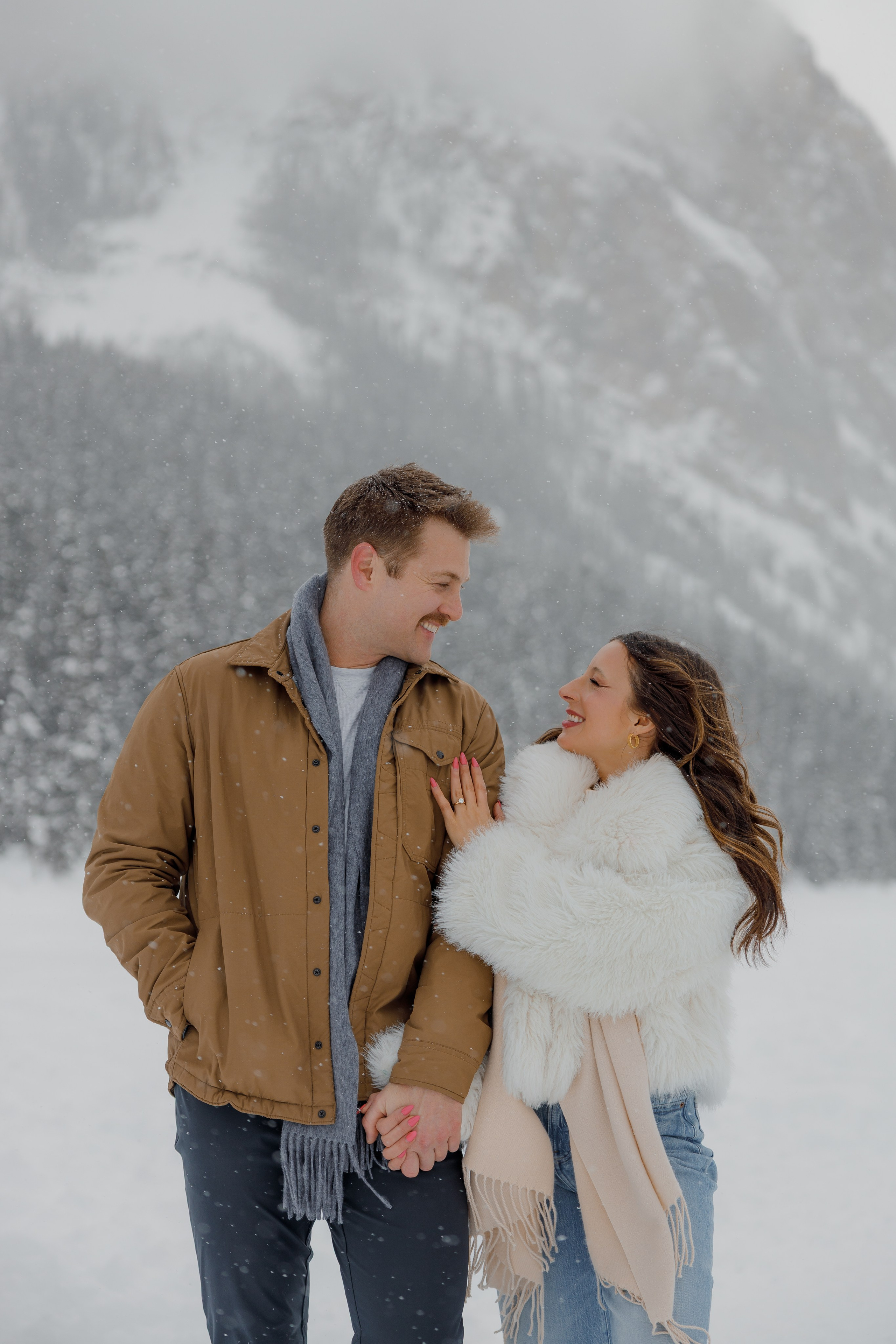 Lake Louise engagement session. Photographer Elvira Hryshchenko