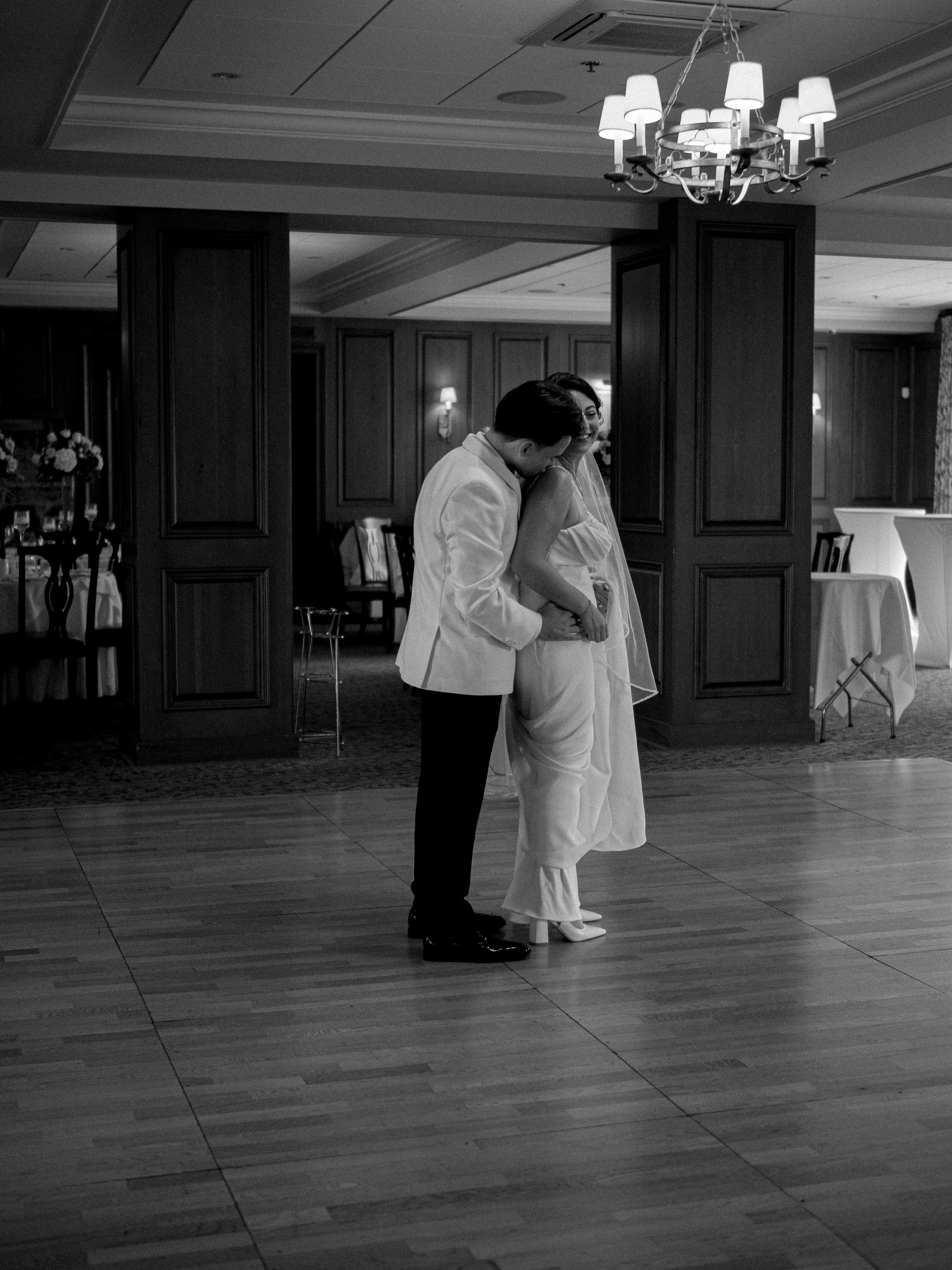 Wedding of Cassandra and Loïc in Beaconsfield, Montreal. Montreal Wedding Photographer — Muriel Oe Photo