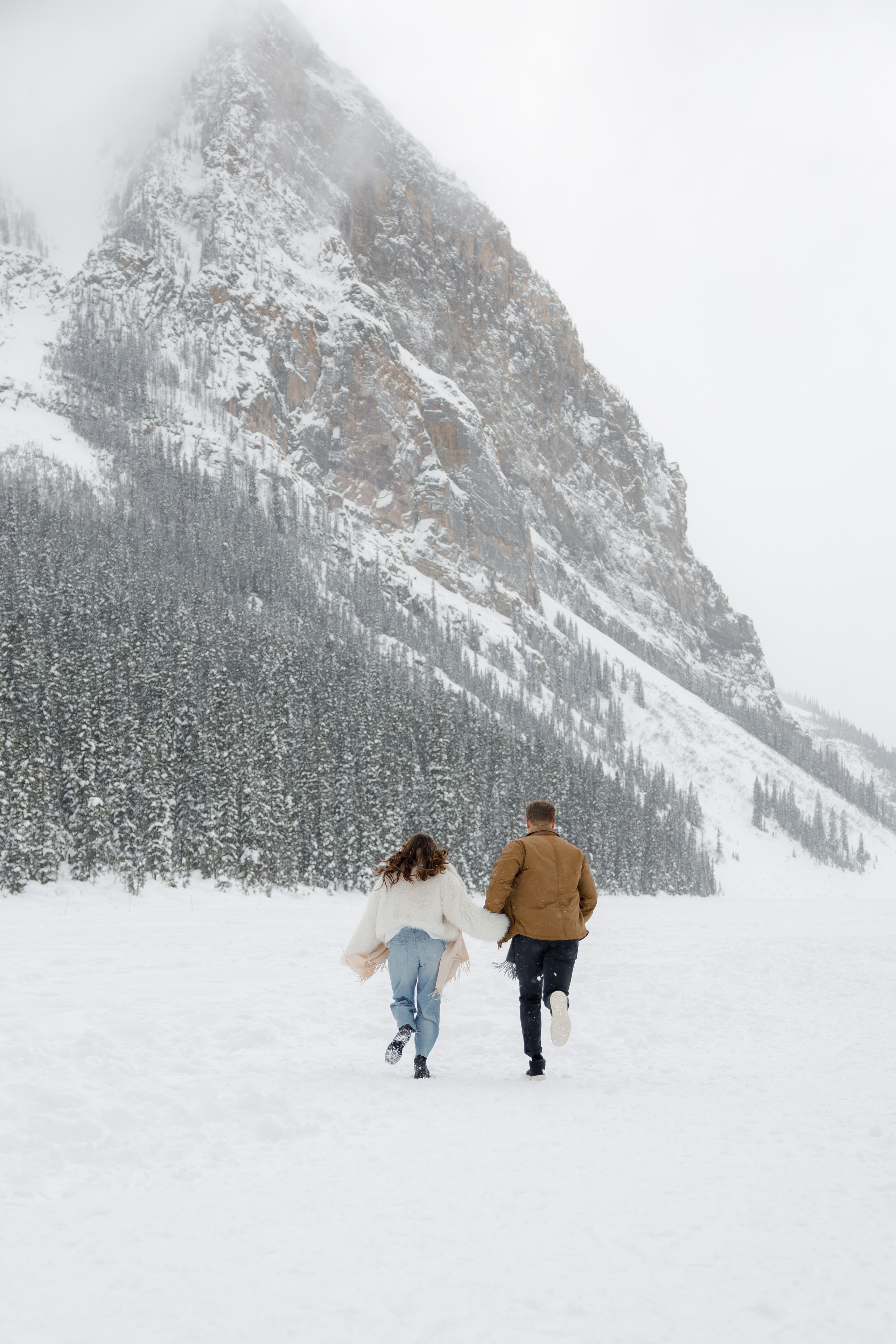 Lake Louise engagement session. Photographer Elvira Hryshchenko