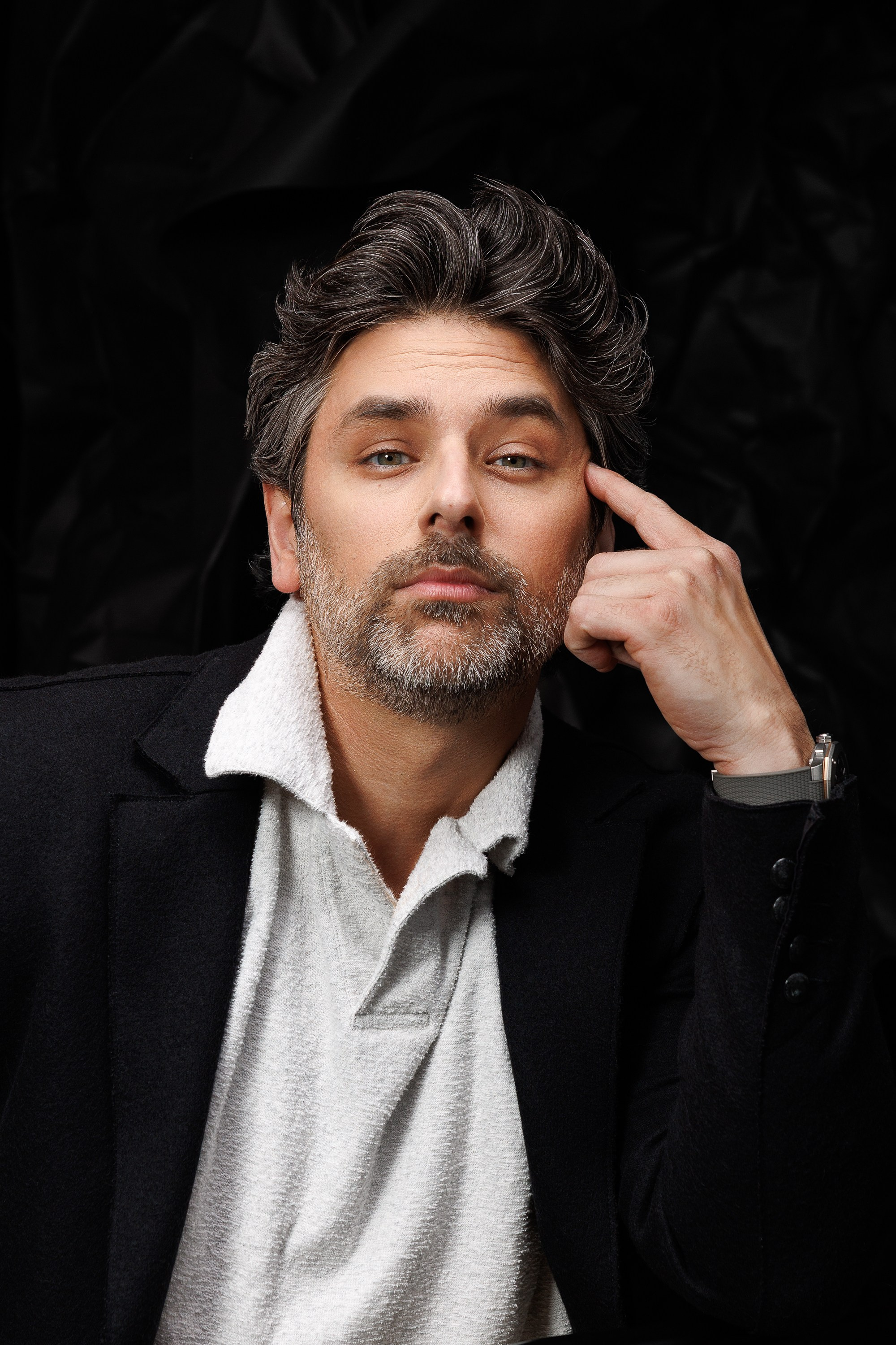 Mark Ganimé / Actor. Je suis photographe portraitiste et je réalise des portraits à toutes les étapes de votre vie! Bienvenue dans mon studio à Westmount, Qc