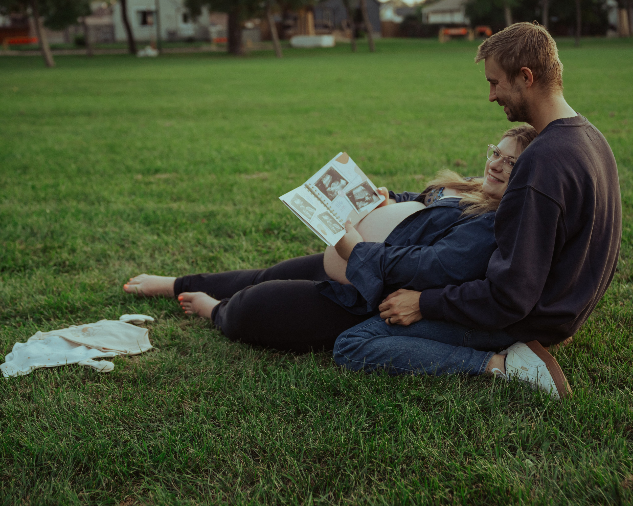 Maya and Arthur. Pregnancy & Love. Photographer Viktoriia Skavronskaya
