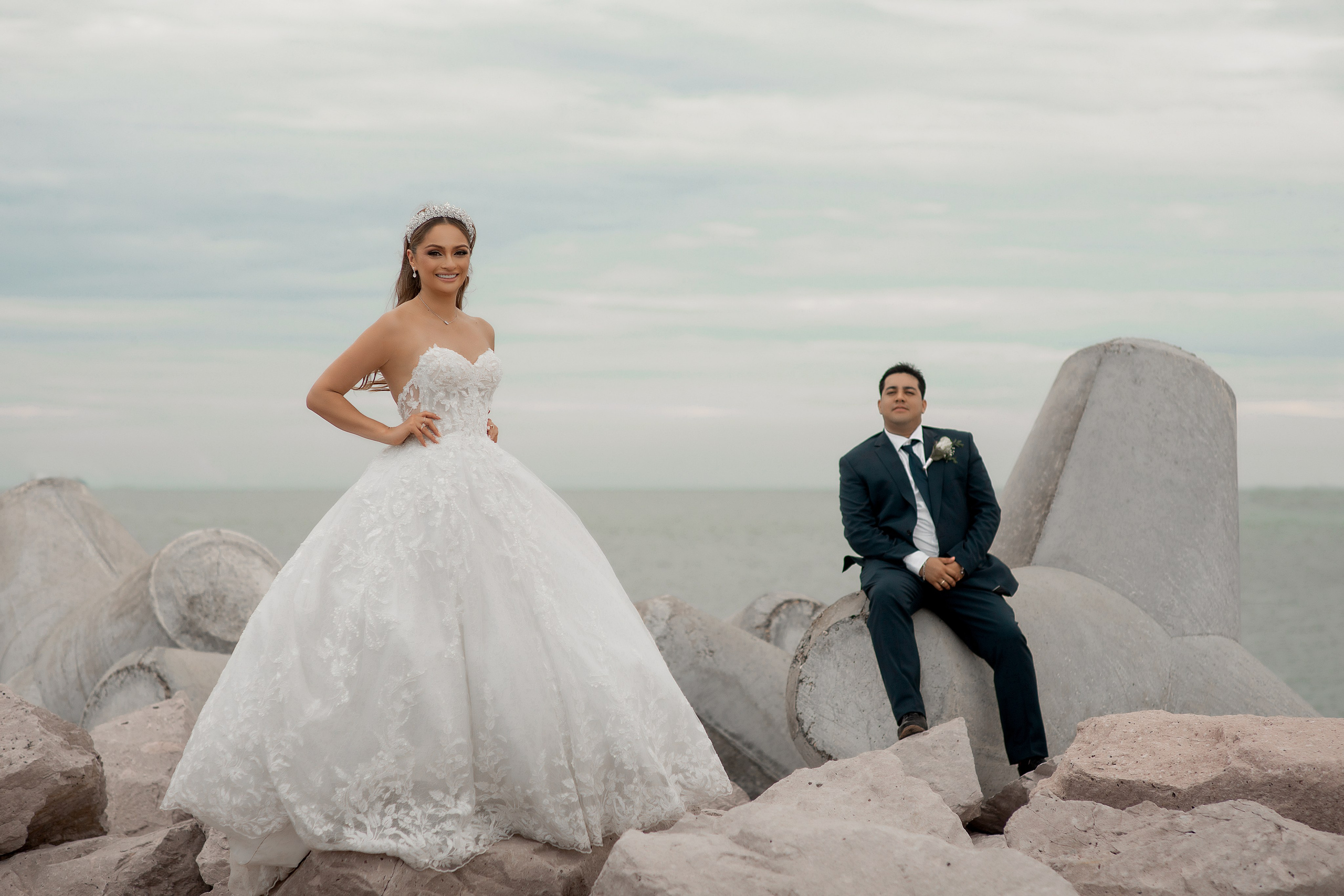 Sesion de novios formal en la escollera
