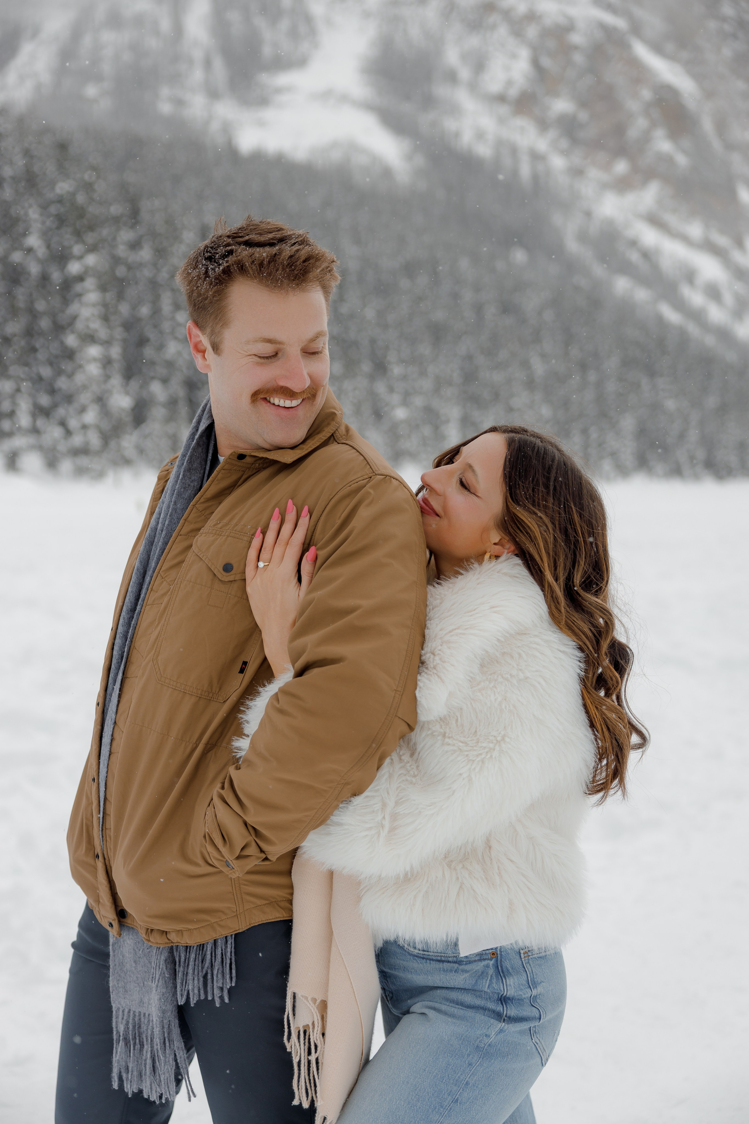 Lake Louise engagement session. Photographer Elvira Hryshchenko