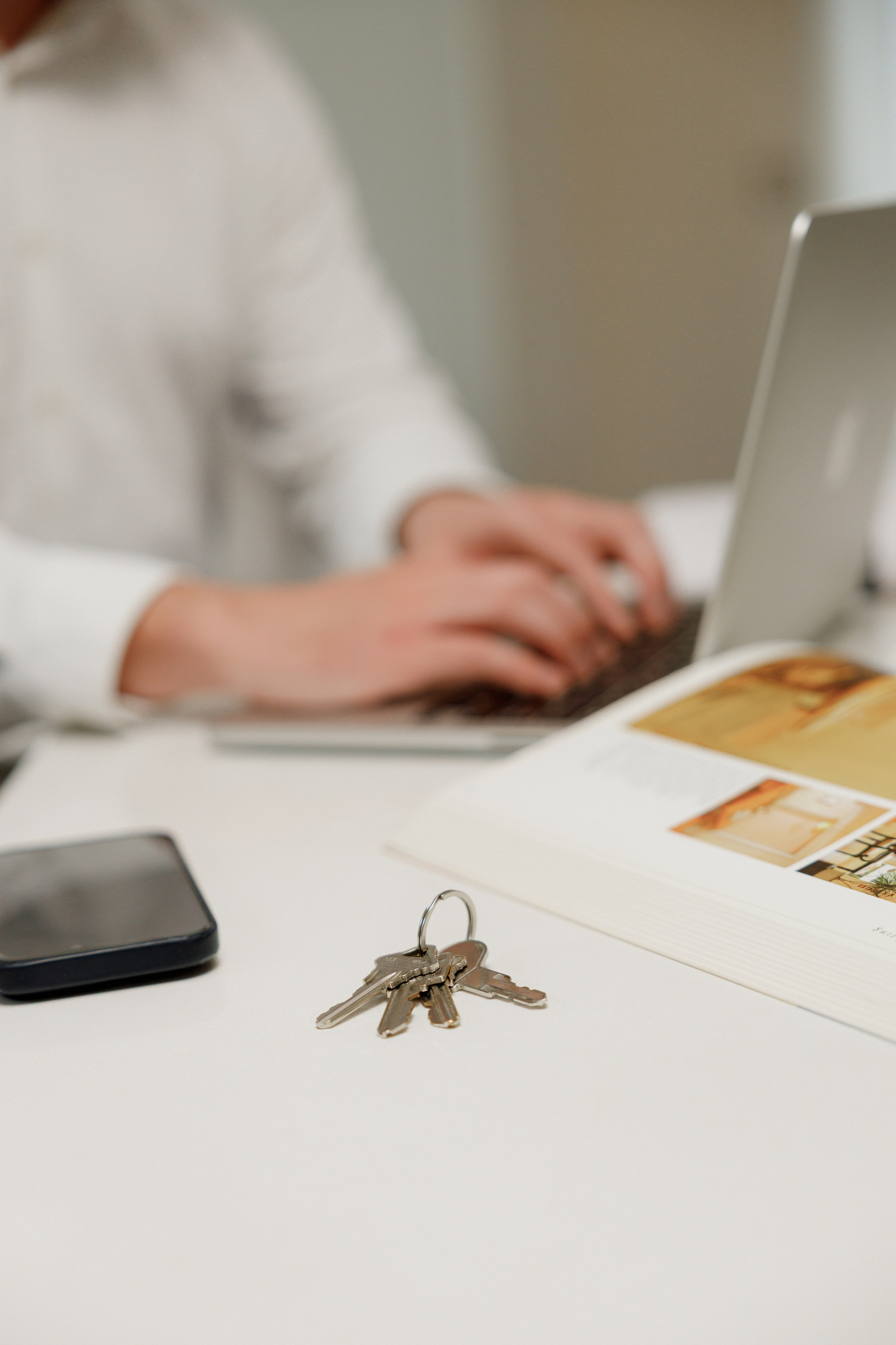 Real Estate Agent. Photographer Elvira Hryshchenko