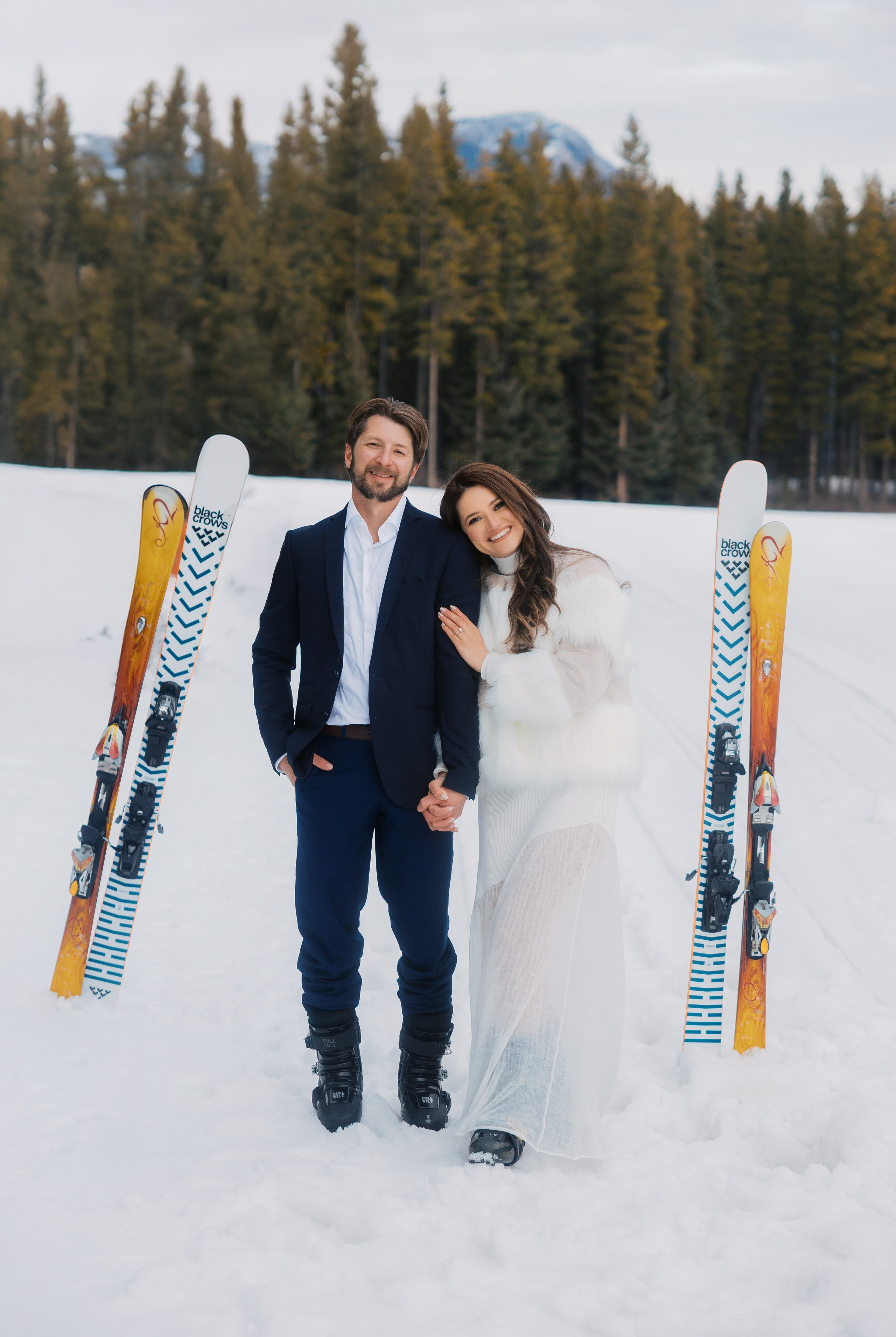 Ski engagement session. Photographer Elvira Hryshchenko