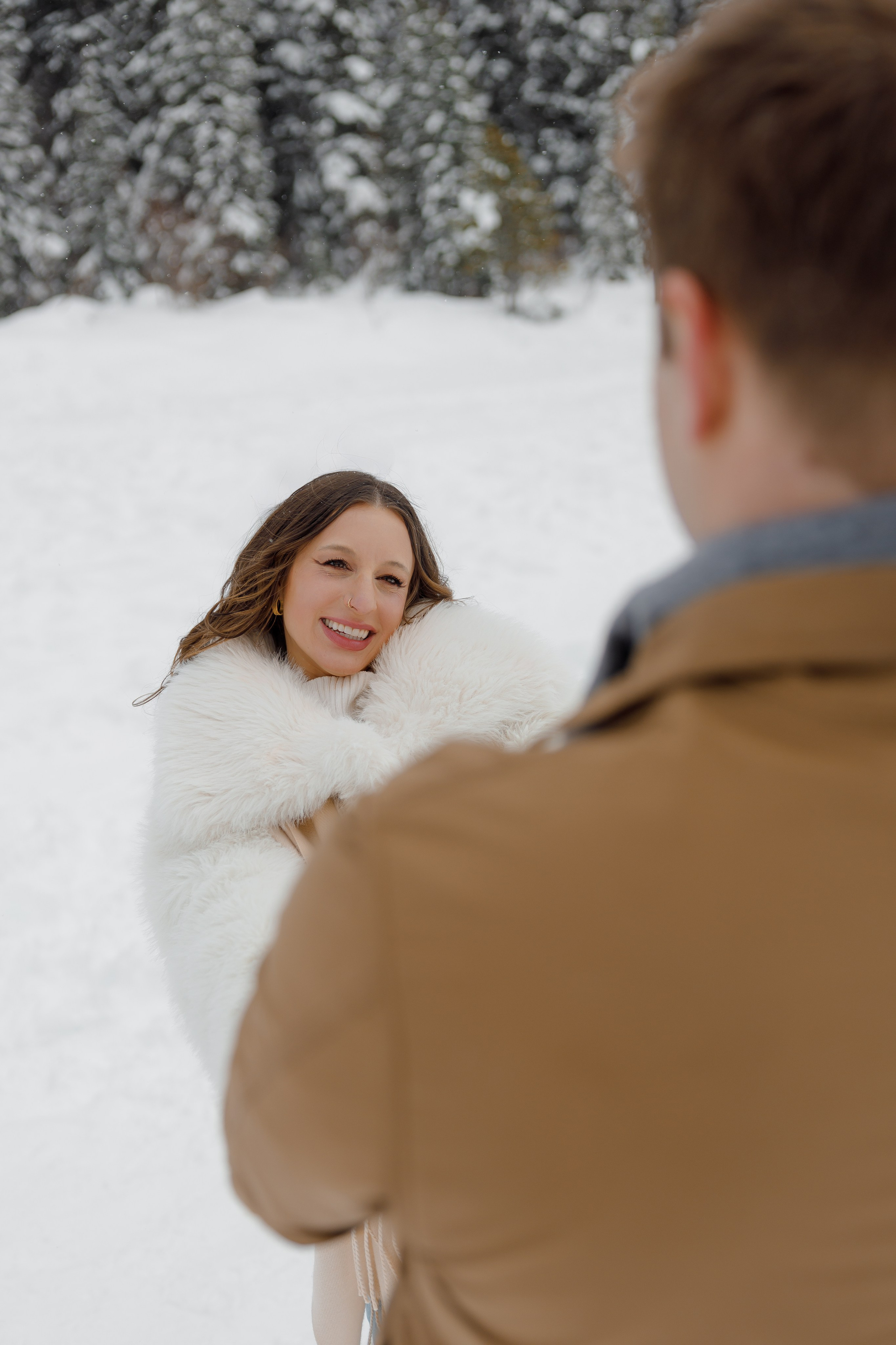 Lake Louise engagement session. Photographer Elvira Hryshchenko