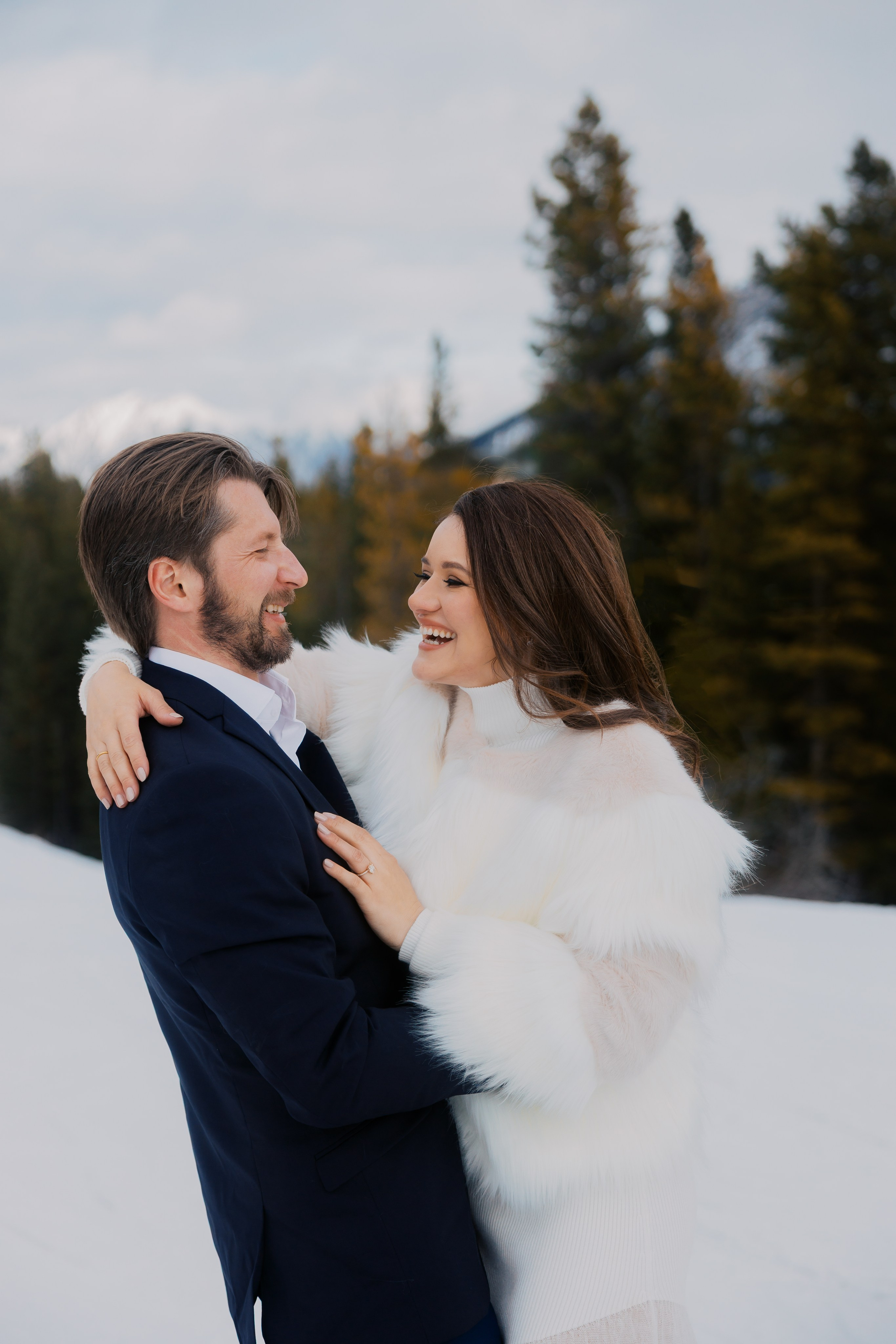 Ski engagement session. Photographer Elvira Hryshchenko