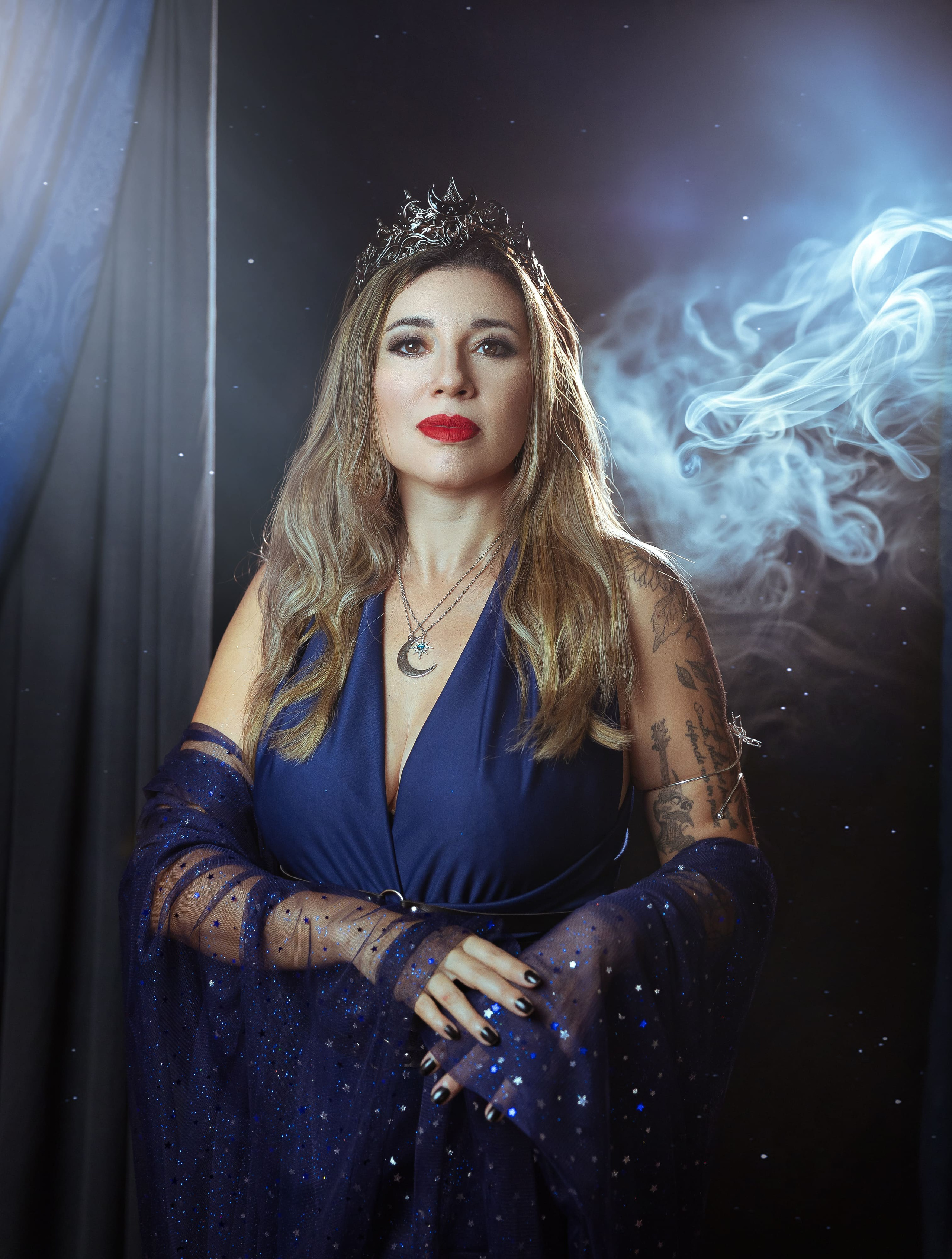 Ensaio artístico feminino, com estética renascentista e fotografia Fine Art. Um retrato feminino criado para valorizar beleza, feminilidade e autoestima através da arte e da fotografia em São Paulo.