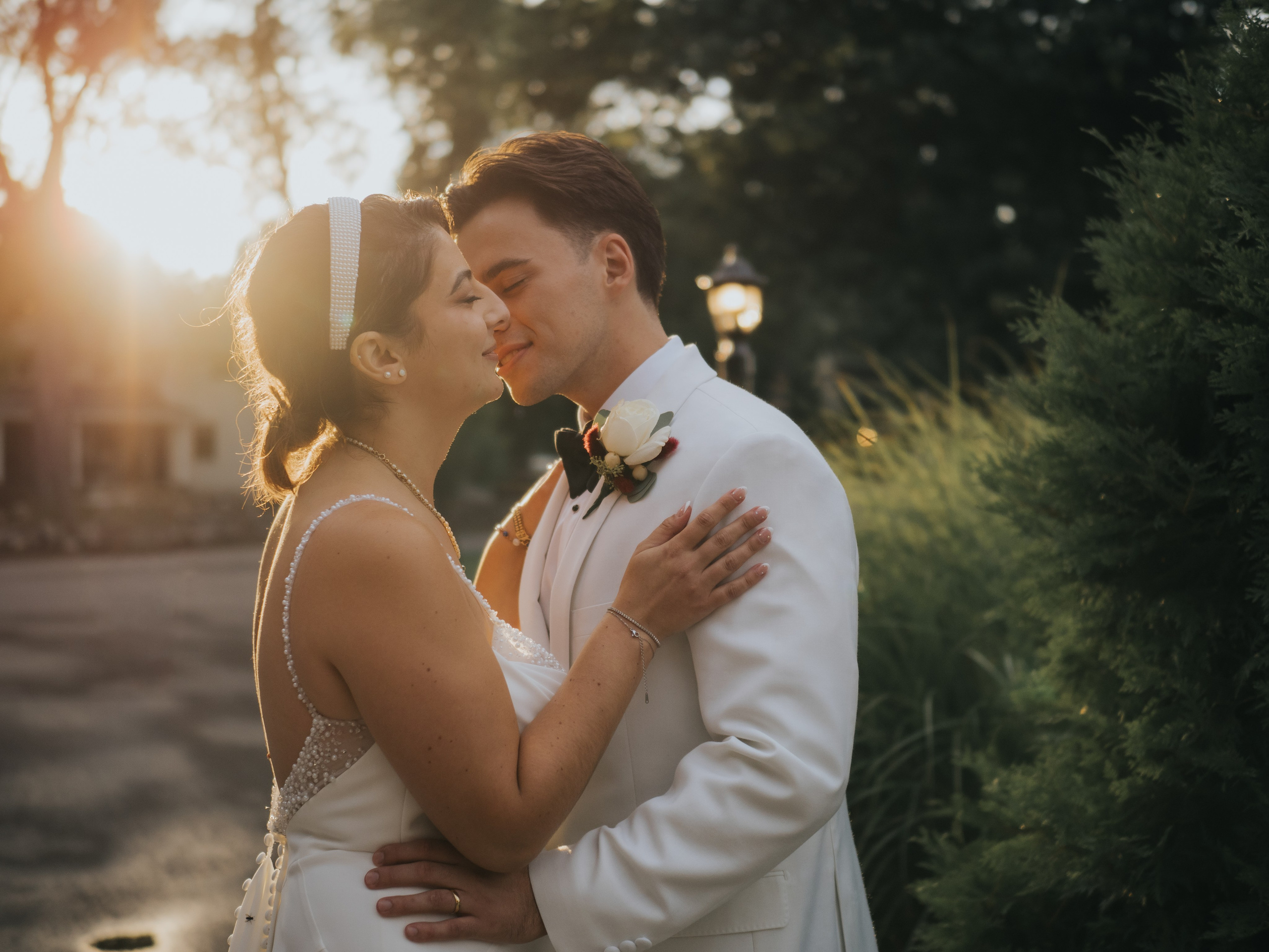 Wedding of Cassandra and Loïc in Beaconsfield, Montreal. Montreal Wedding Photographer — Muriel Oe Photo