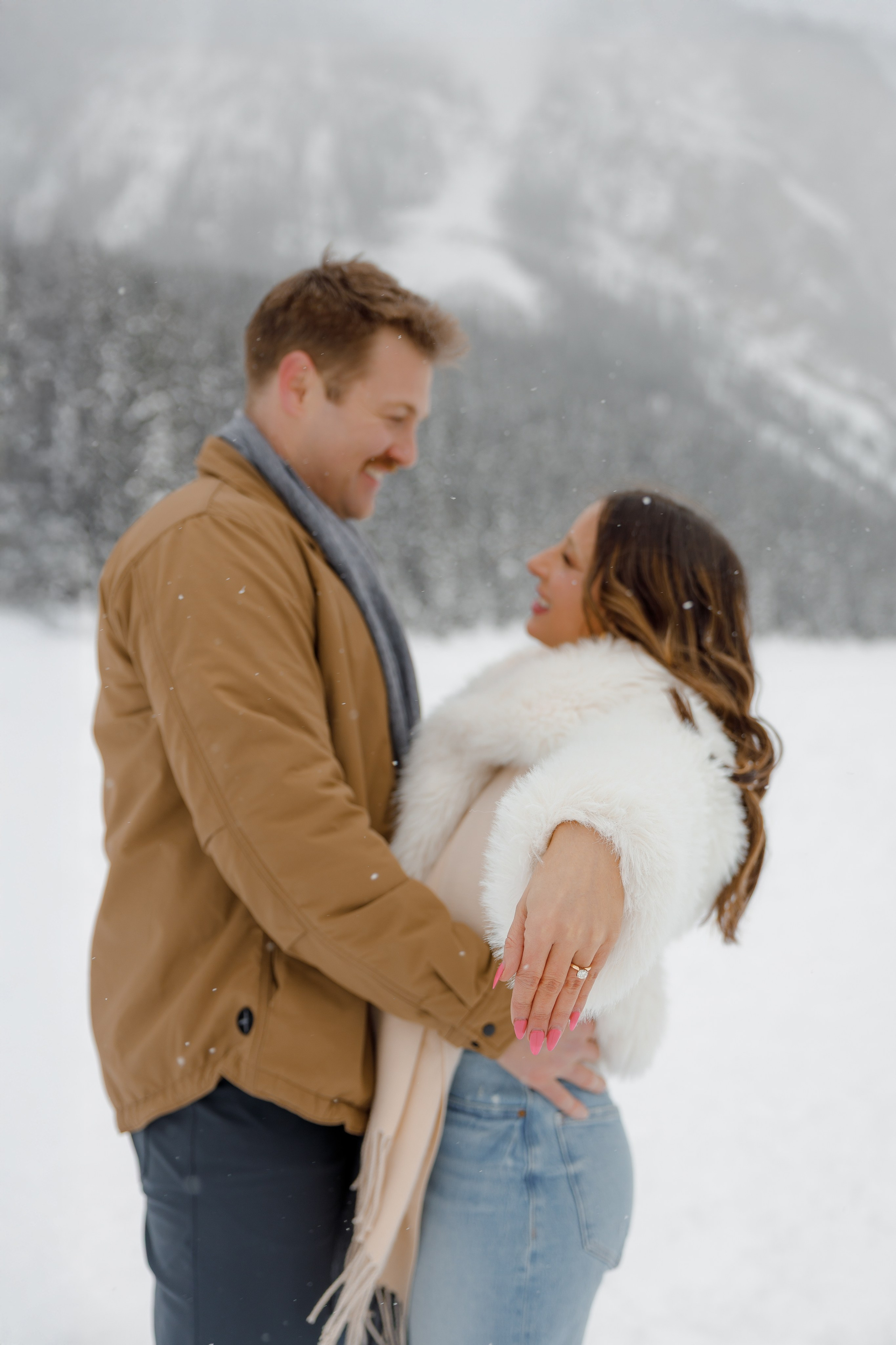 Lake Louise engagement session. Photographer Elvira Hryshchenko