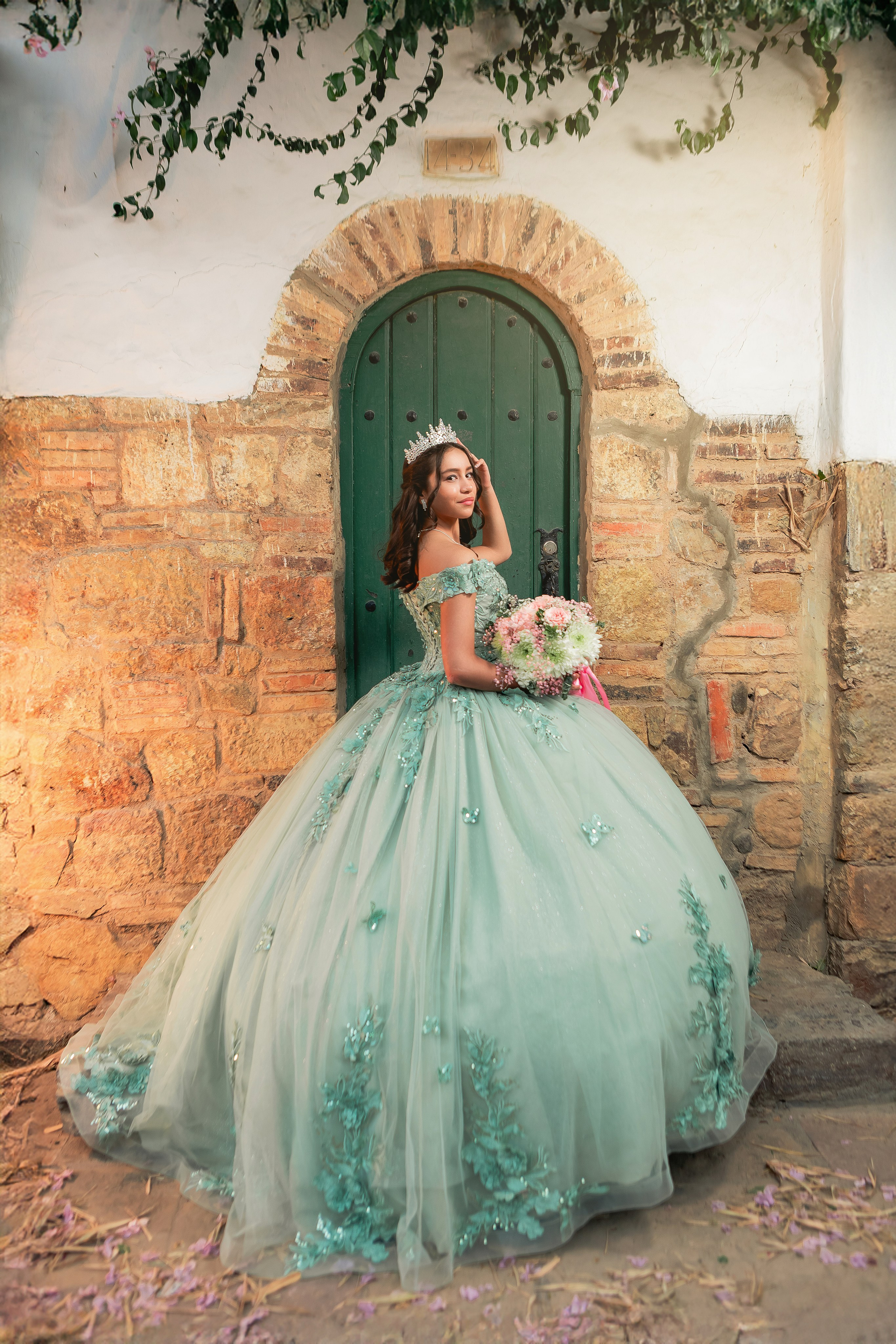 XV LAURA. FOCALMAGIC