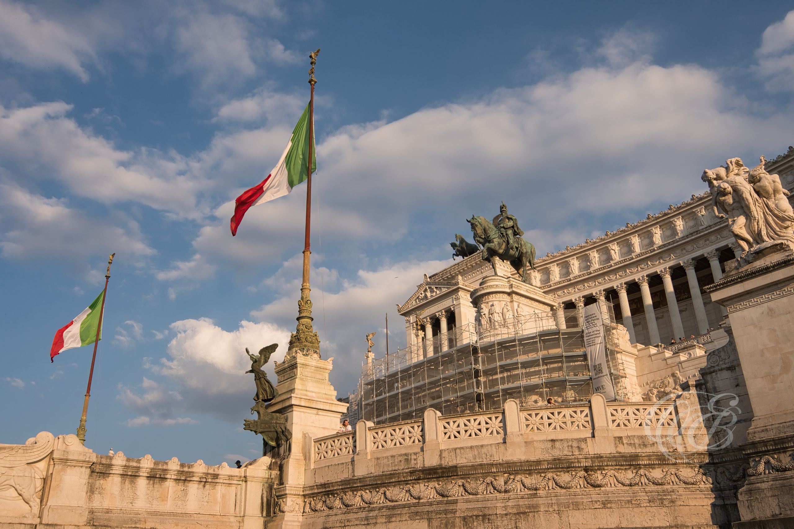 ITALY PHOTOGRAPHY — Monument to Victor Emmanuel II — The Monument to Victor Emmanuel II, an iconic landmark honoring the first king of unified Italy in the heart of Rome, Italy — Eduardo Bartoli Photography.