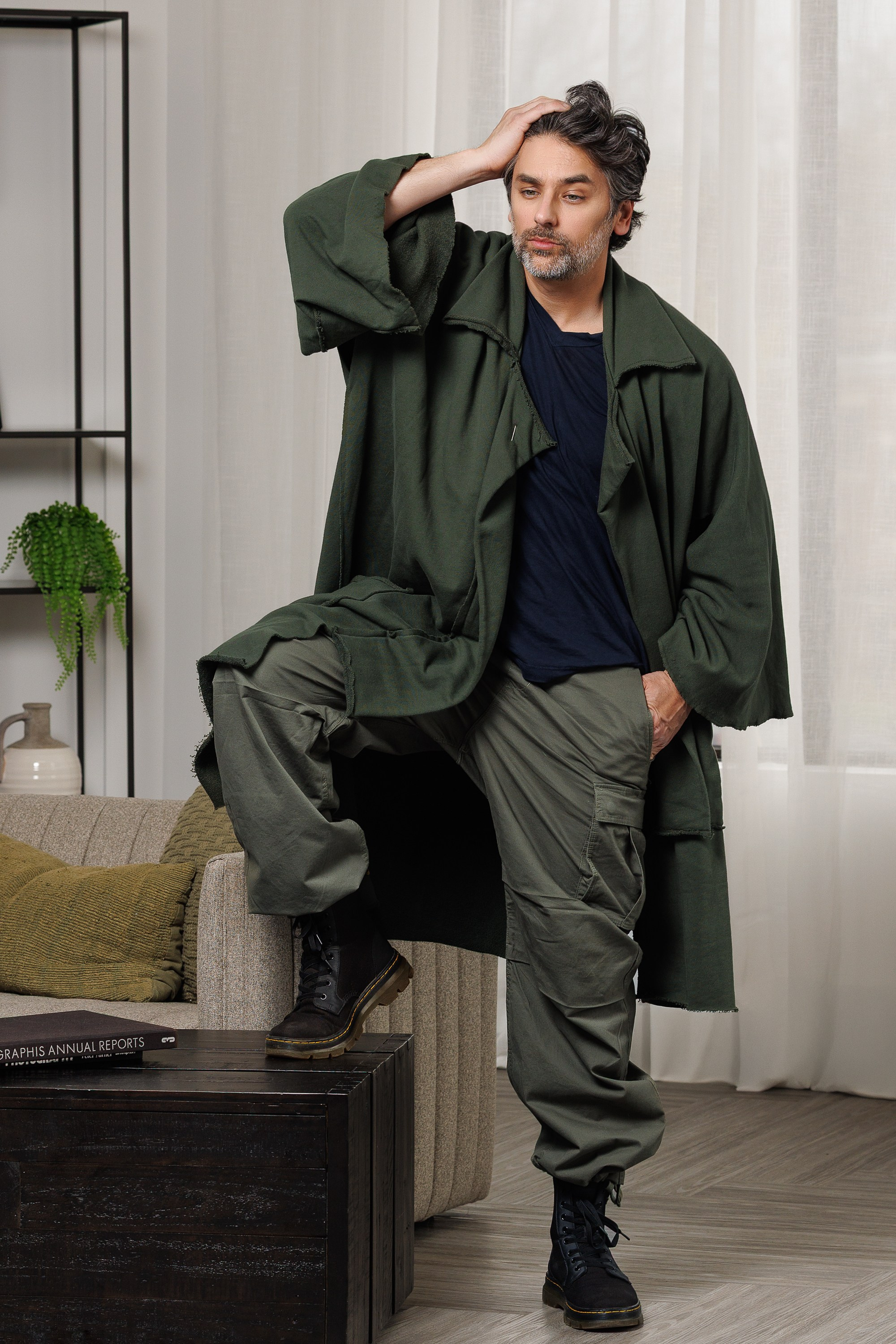 Mark Ganimé / Actor. Je suis photographe portraitiste et je réalise des portraits à toutes les étapes de votre vie! Bienvenue dans mon studio à Westmount, Qc