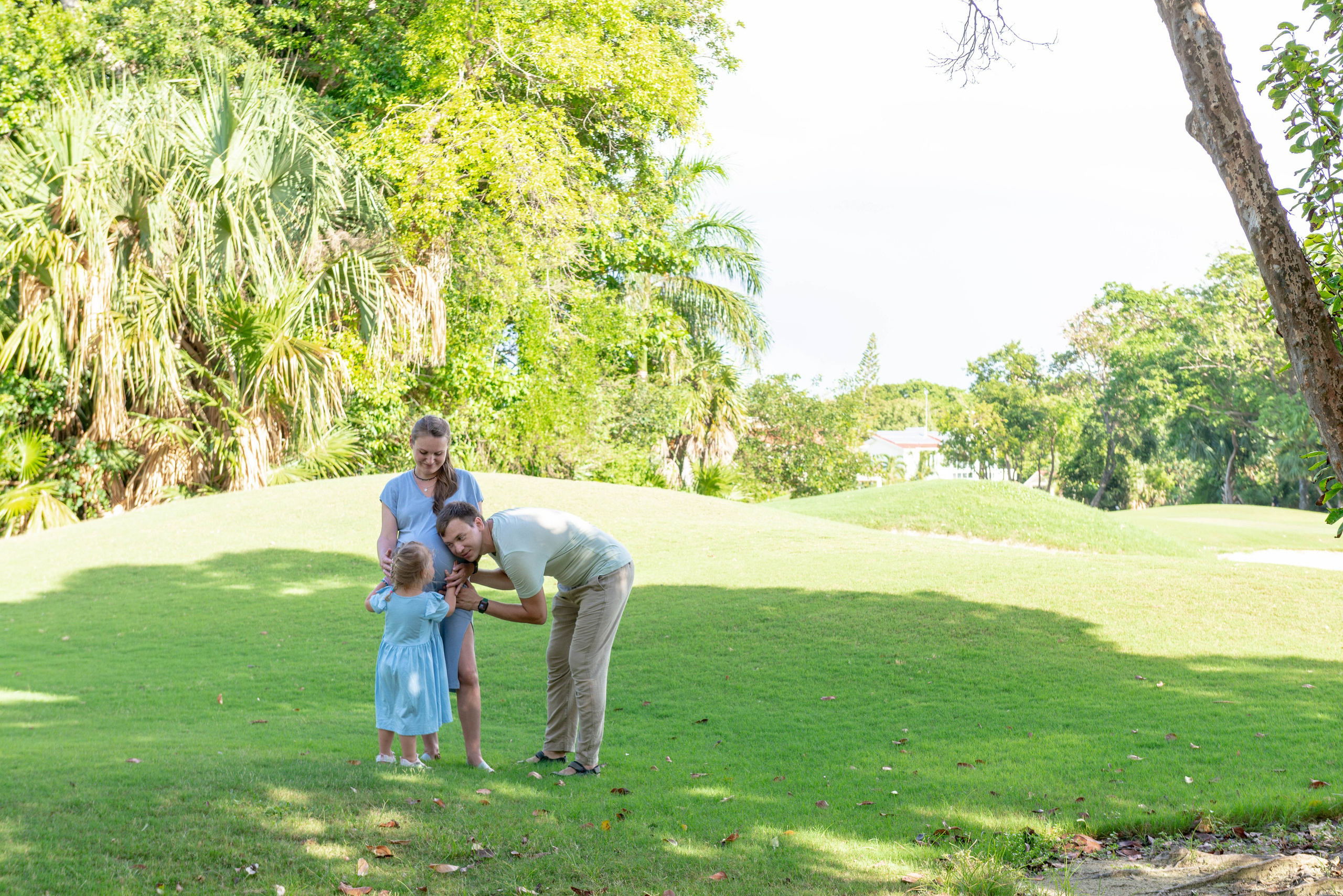 Family Maternity Photoshoot: Waiting for a New Miracle. PHOTOGRAPHER QUINTANA ROO